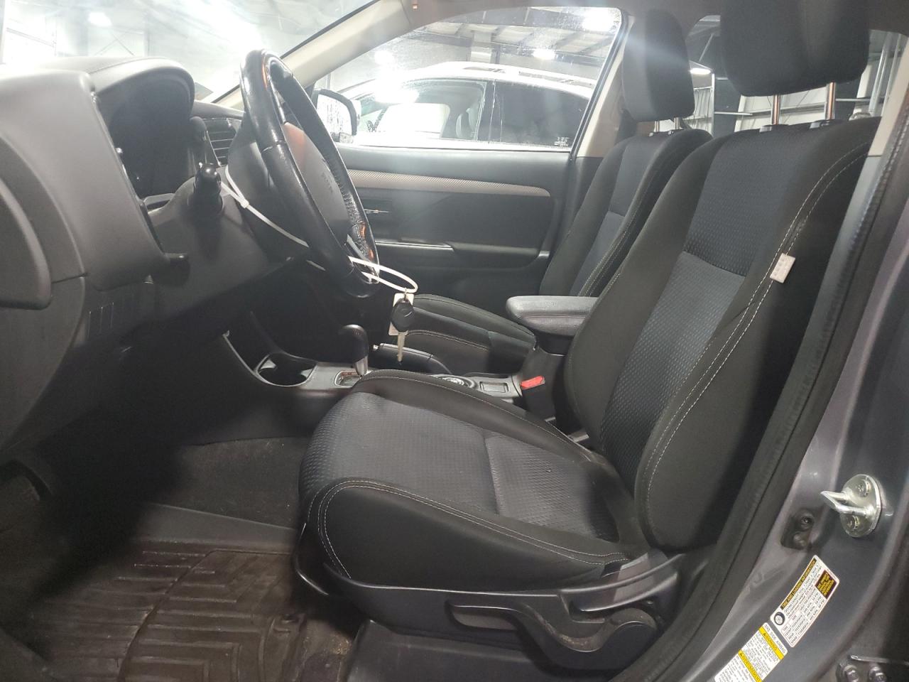 JA4AZ3A36GZ018989 2016 Mitsubishi Outlander Se