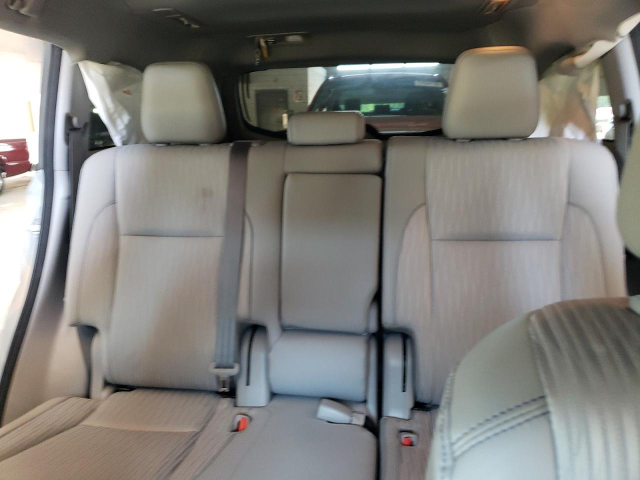 5TDBZRFH4JS900592 2018 Toyota Highlander Le