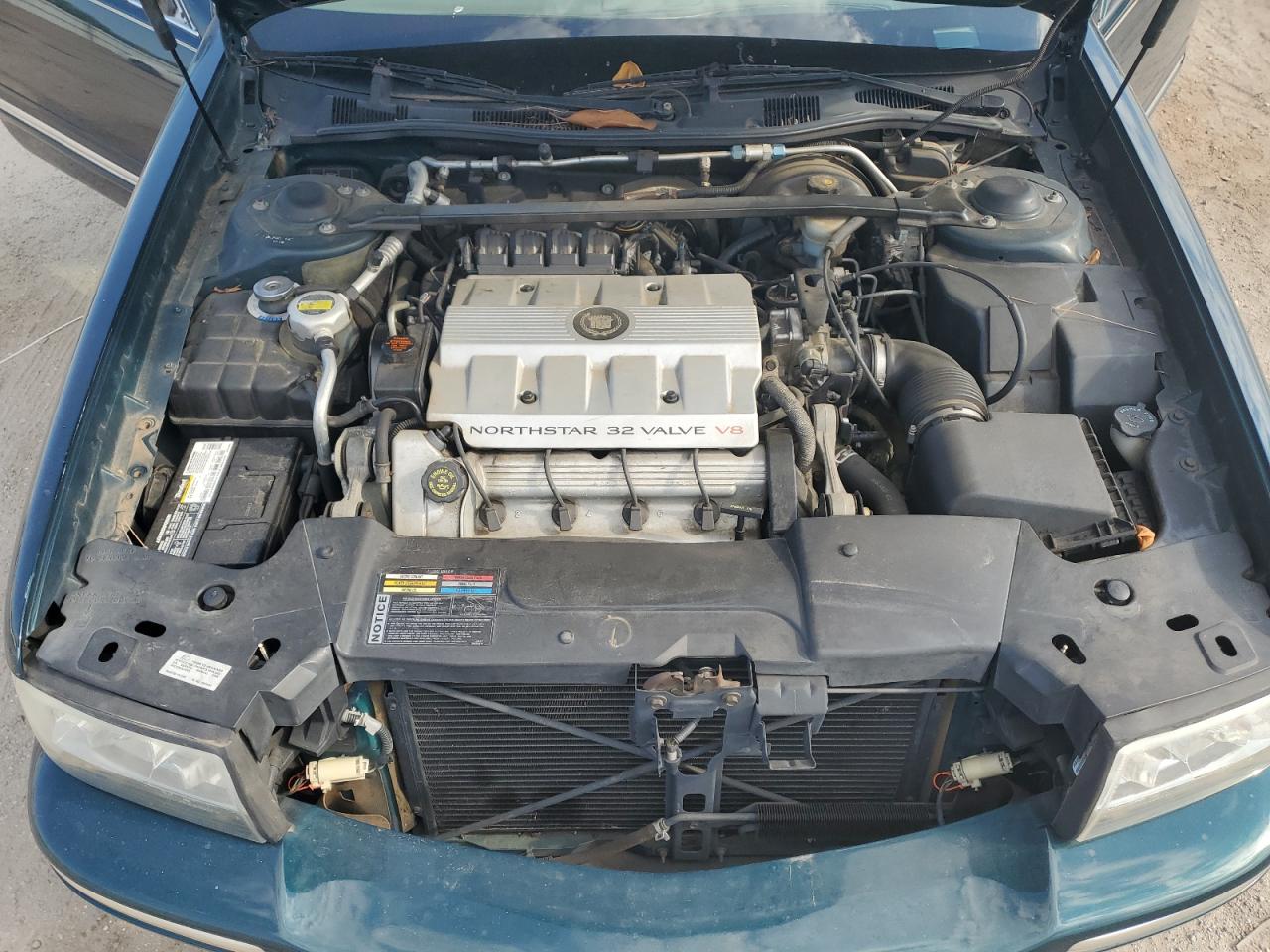 1G6KD54Y5VU240366 1997 Cadillac Deville