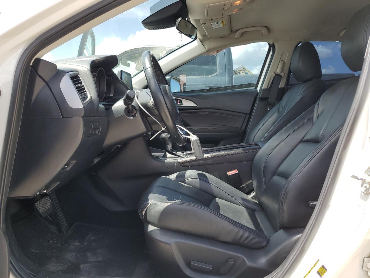 3MZBN1V37JM184092 2018 Mazda 3 Touring