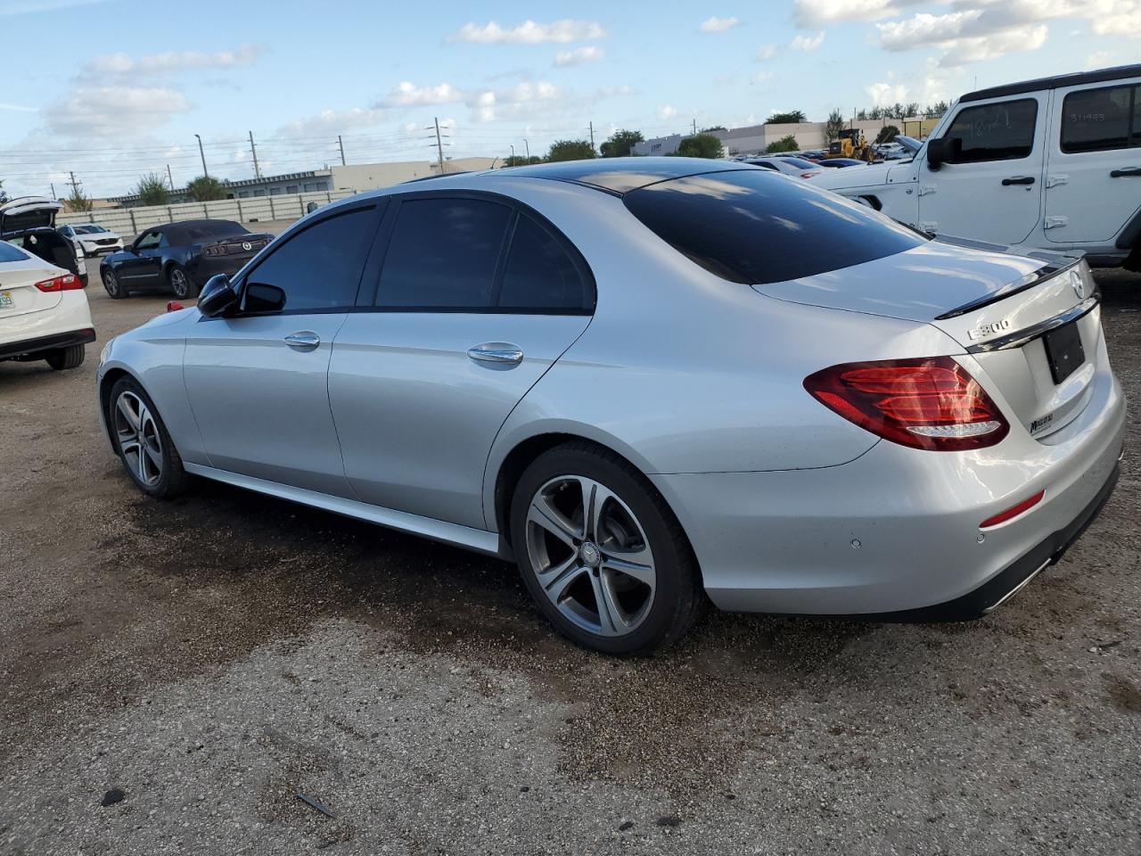 2017 Mercedes-Benz E 300 4Matic vin: WDDZF4KB1HA056665