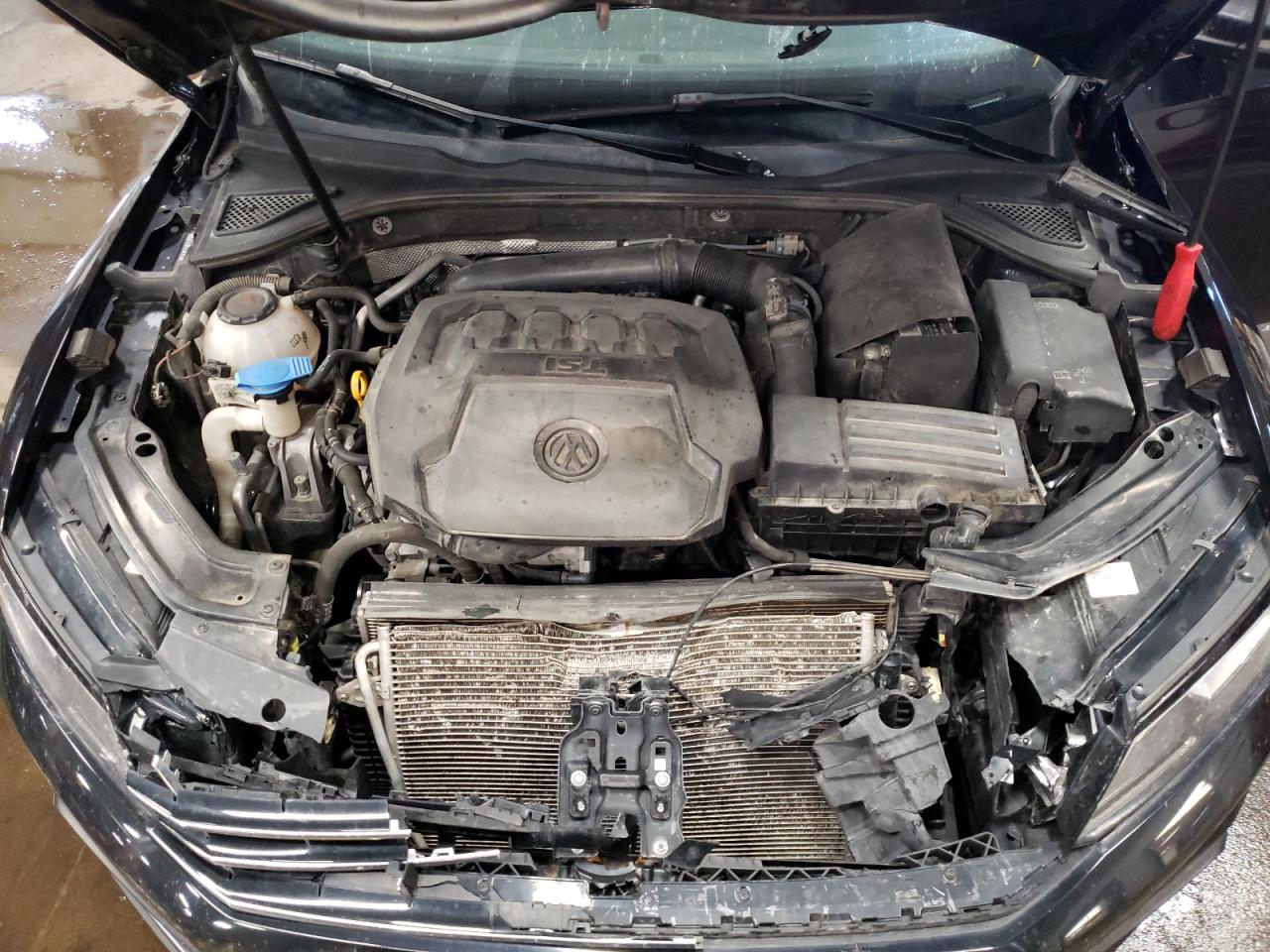 1VWBA7A39JC011261 2018 Volkswagen Passat Se