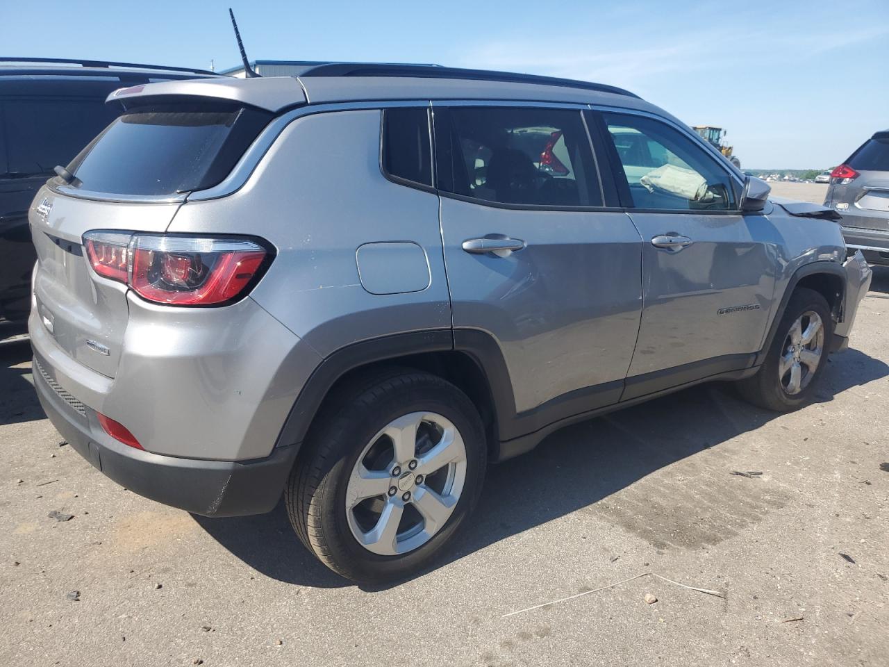 3C4NJDBB4JT314151 2018 Jeep Compass Latitude