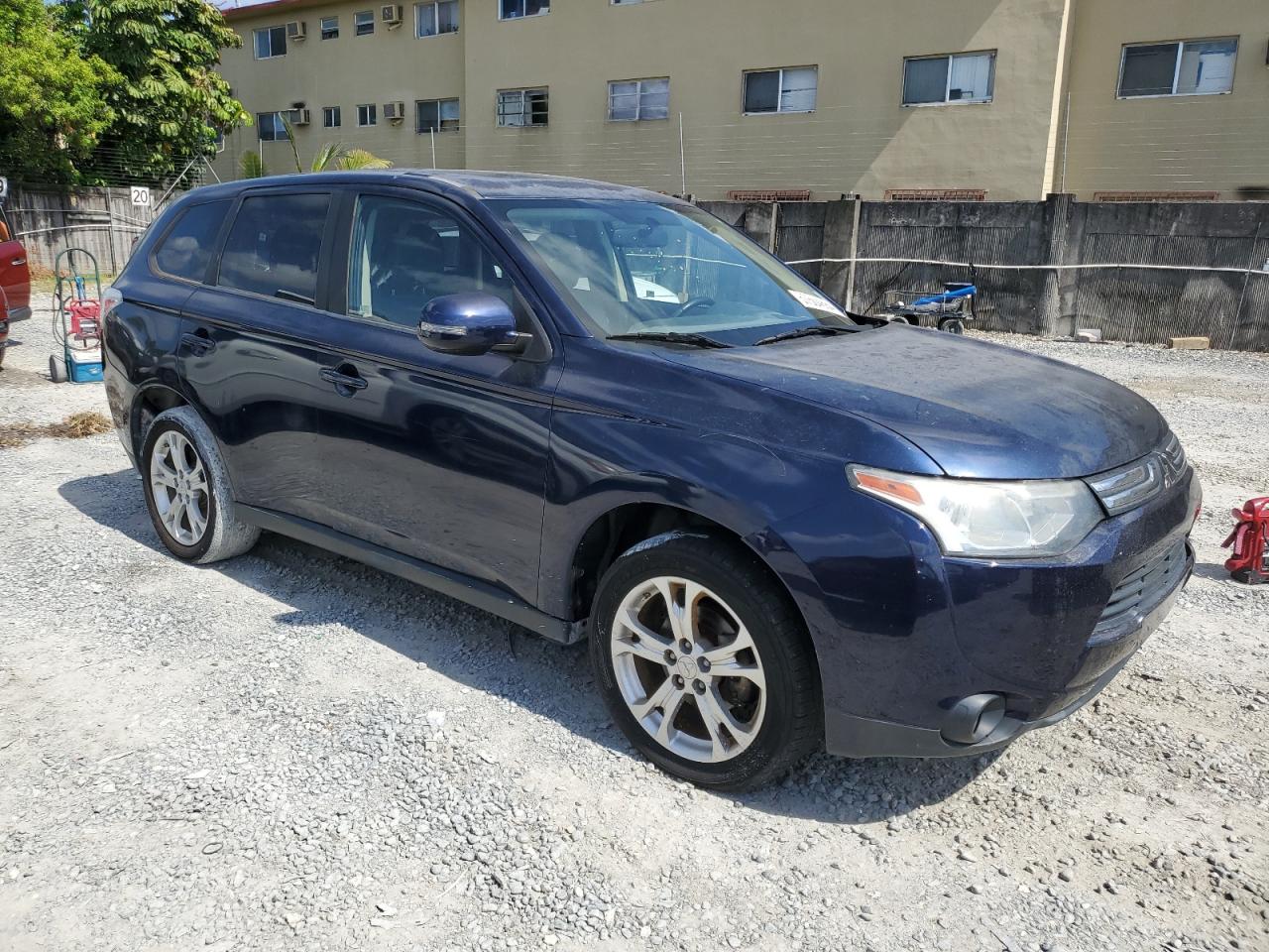 JA4AD3A34EZ004049 2014 Mitsubishi Outlander Se