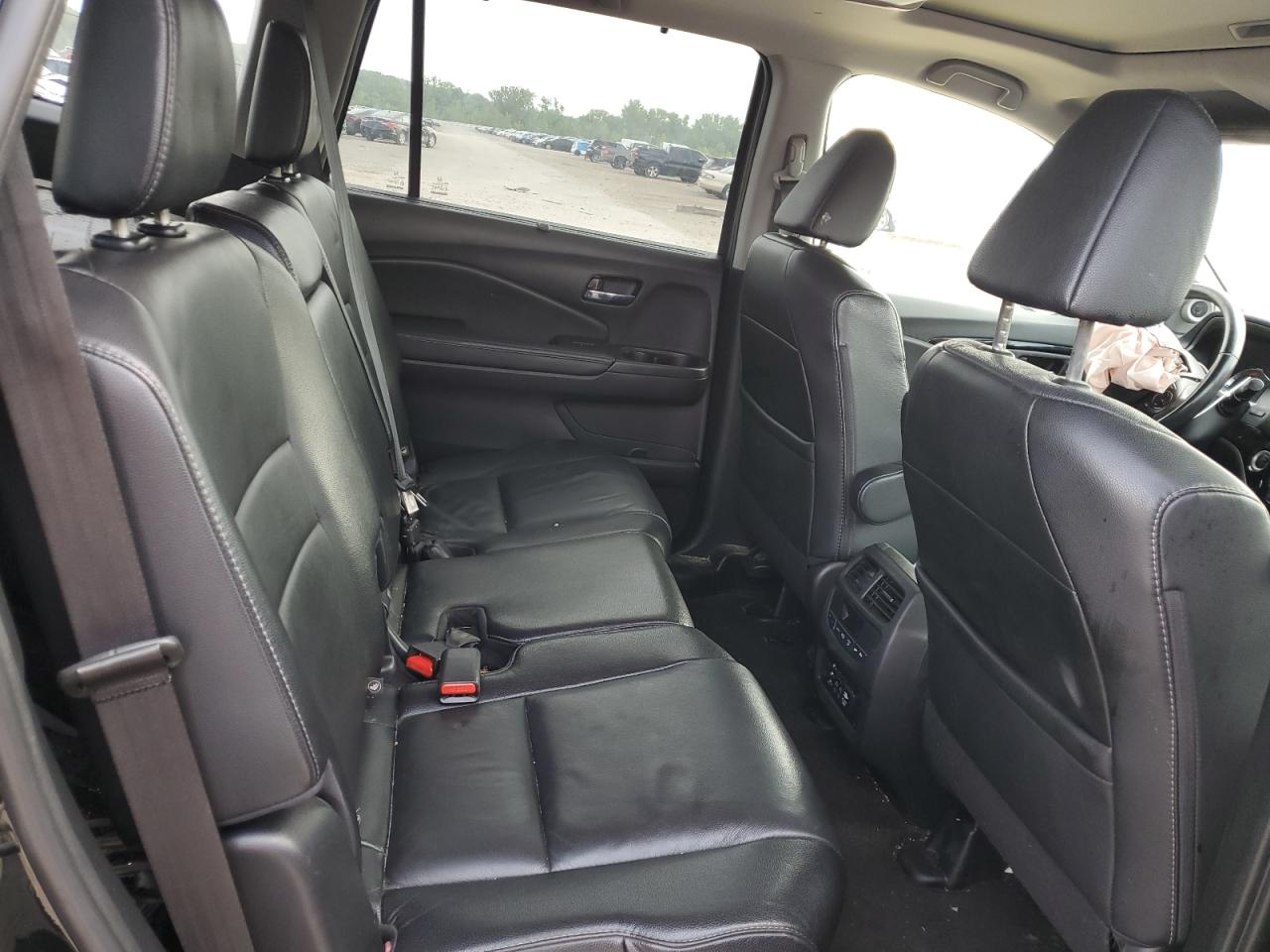 5FNYF6H92JB003802 2018 Honda Pilot Touring