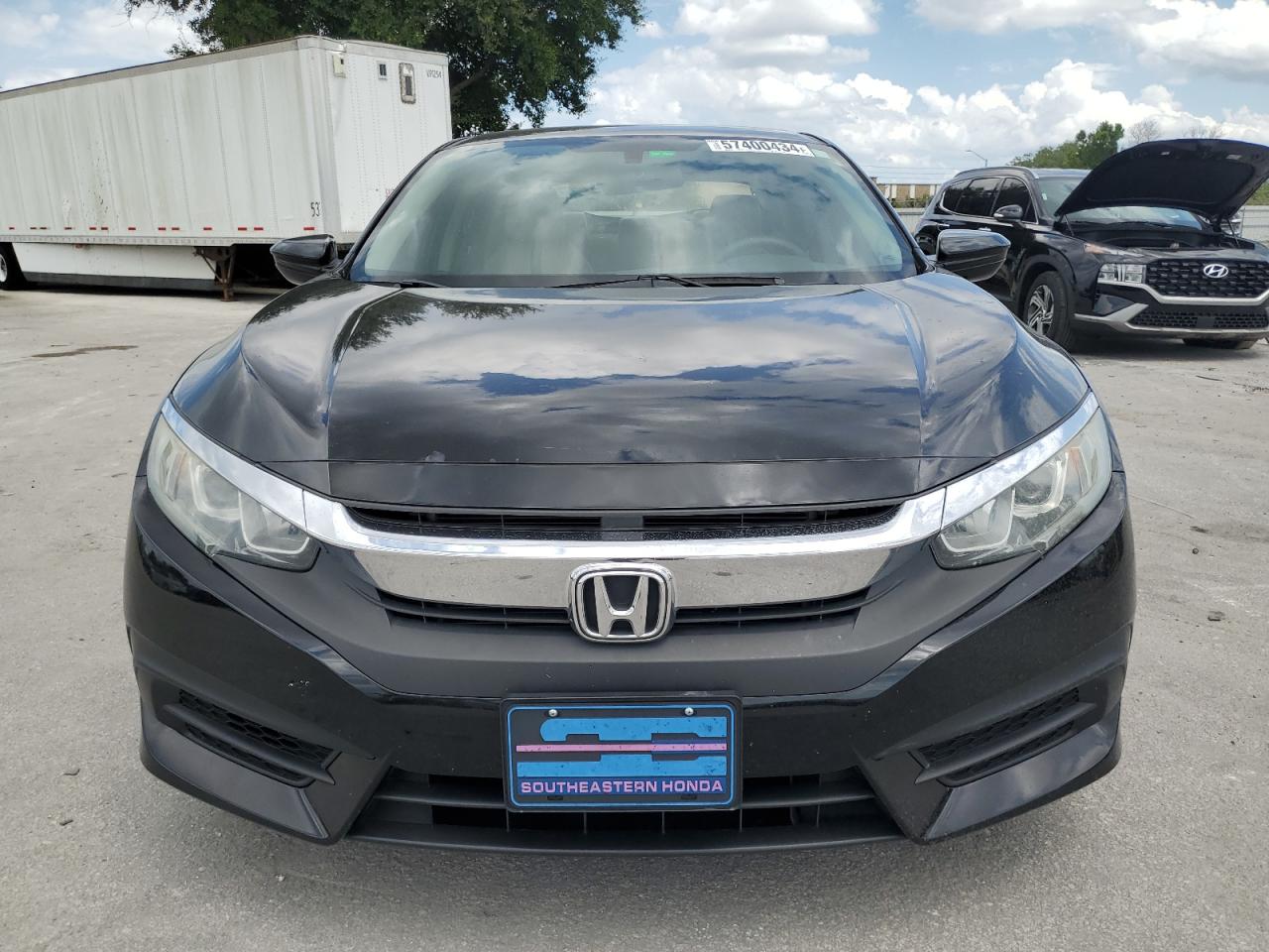 19XFC2F52GE008716 2016 Honda Civic Lx