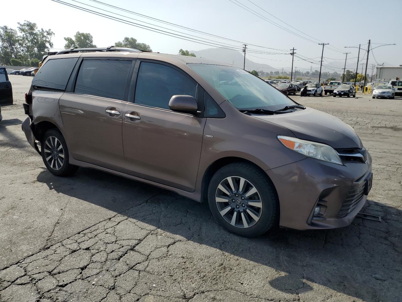 2019 Toyota Sienna Xle vin: 5TDDZ3DC2KS211178