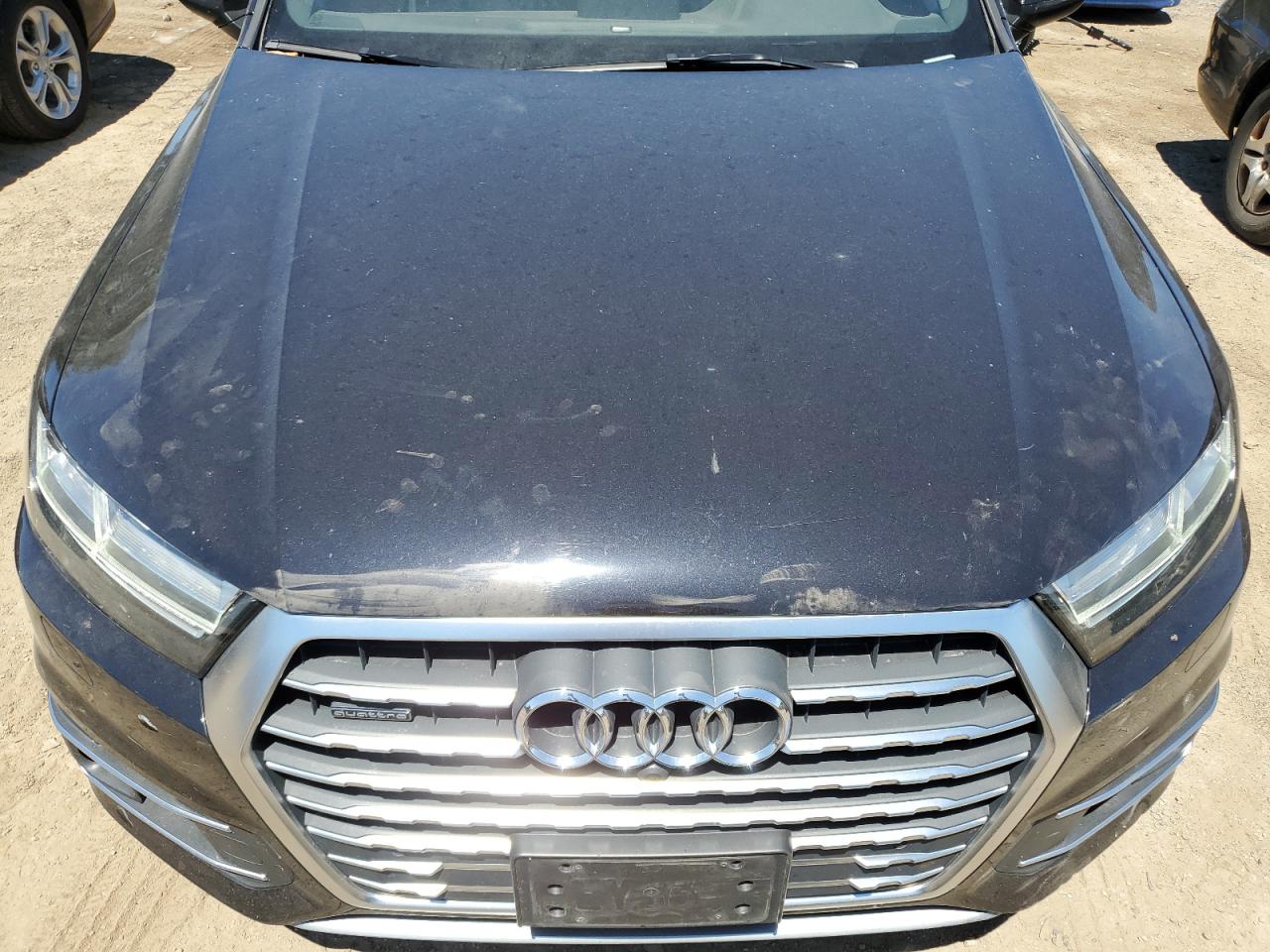 WA1LHAF7XJD017103 2018 Audi Q7 Premium Plus