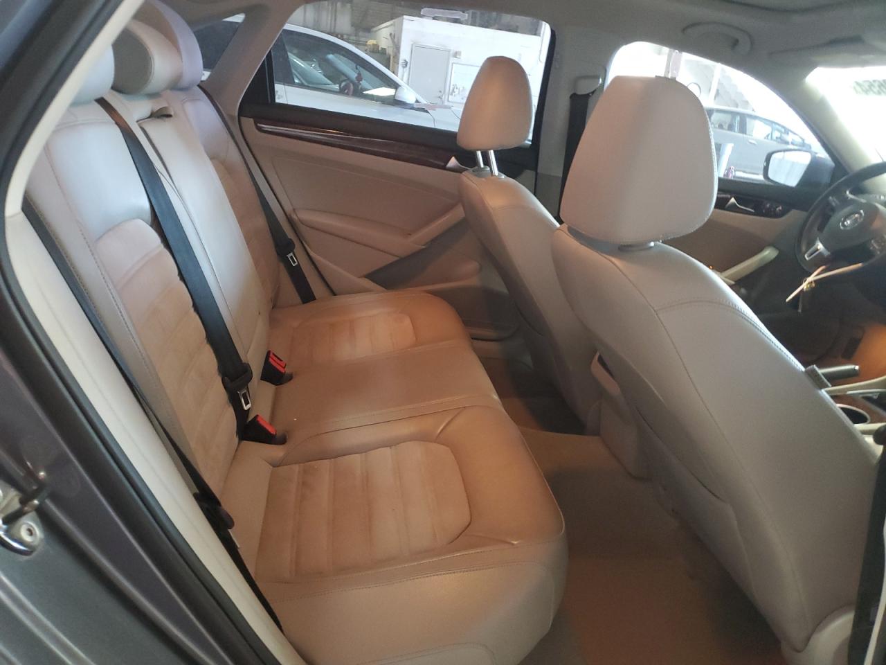 1VWCM7A30DC011553 2013 Volkswagen Passat Sel