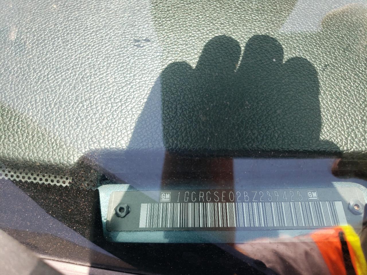 1GCRCSE02BZ239423 2011 Chevrolet Silverado C1500 Lt