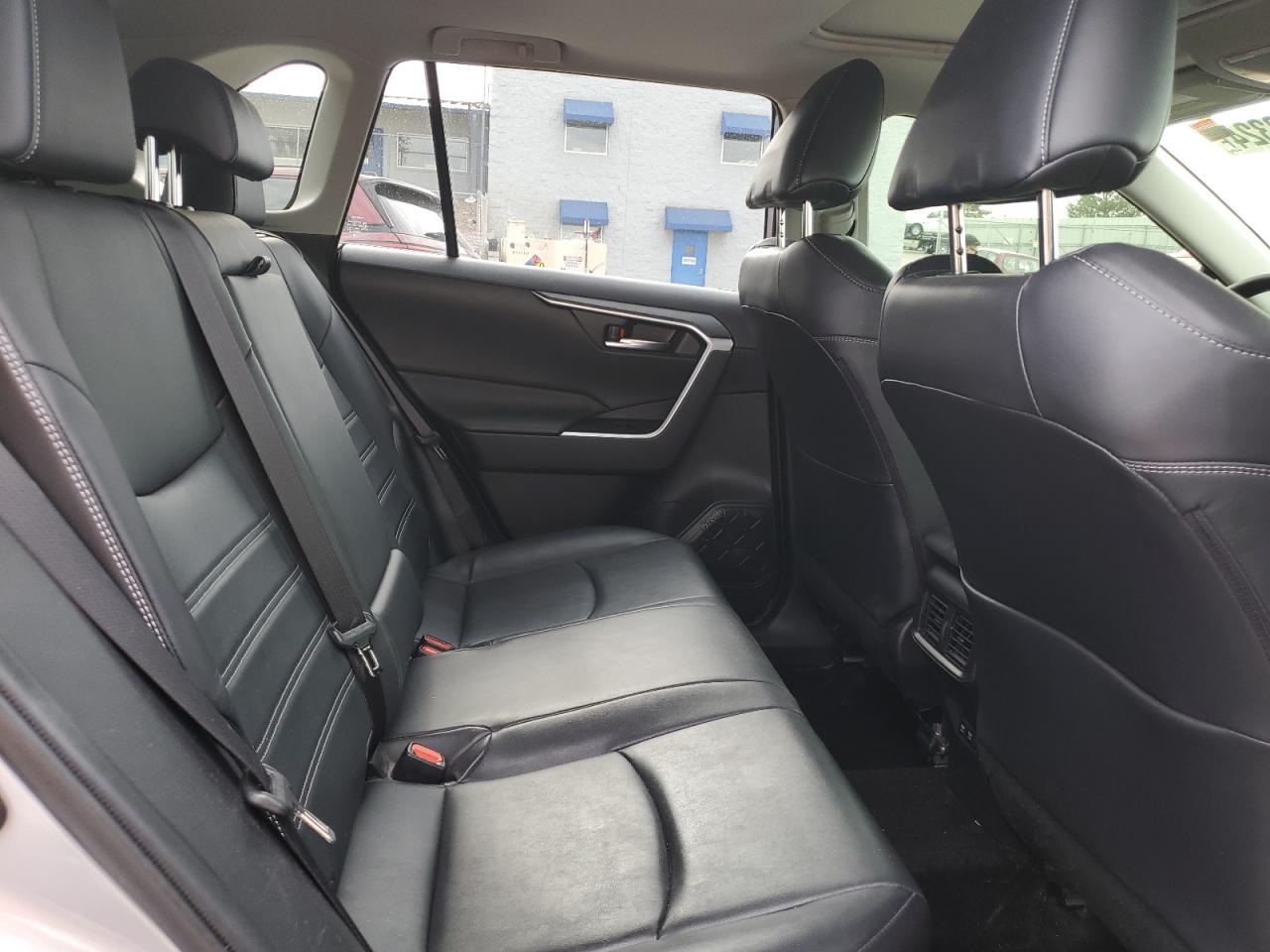 JTMA1RFV4MD068941 2021 Toyota Rav4 Xle Premium