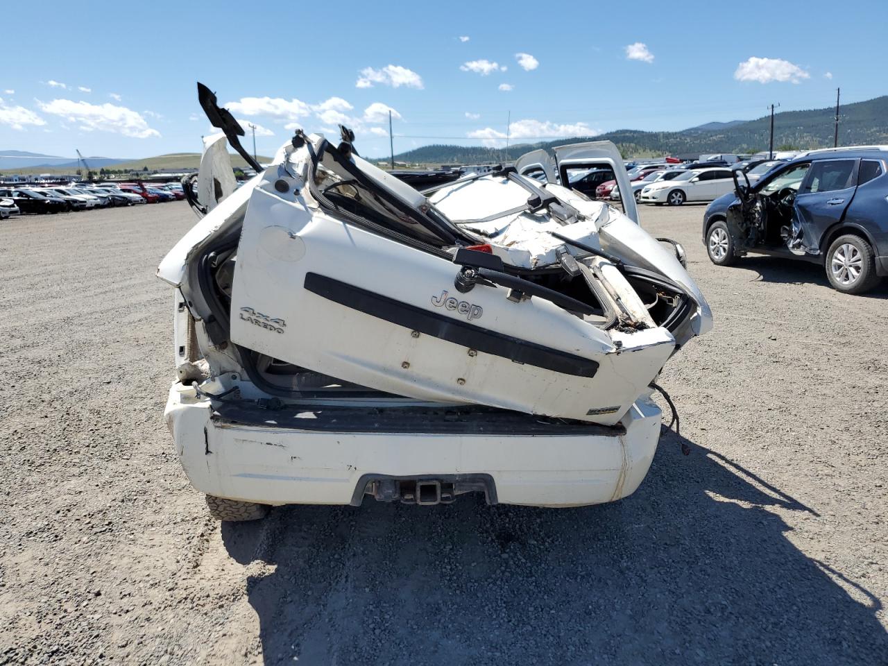 1J8HR48N28C216225 2008 Jeep Grand Cherokee Laredo