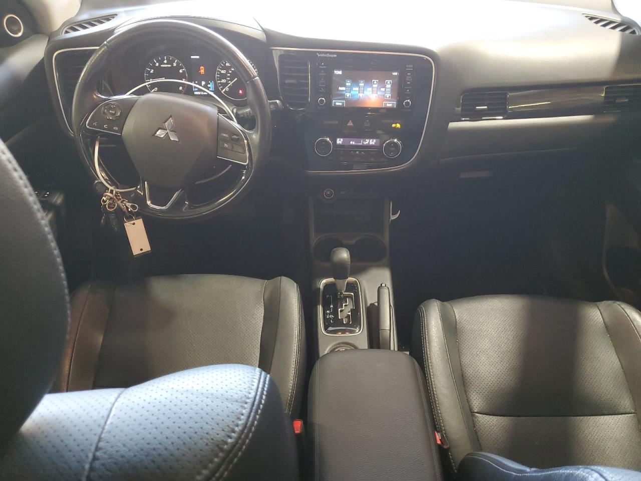 JA4AZ3A38GZ037267 2016 Mitsubishi Outlander Se