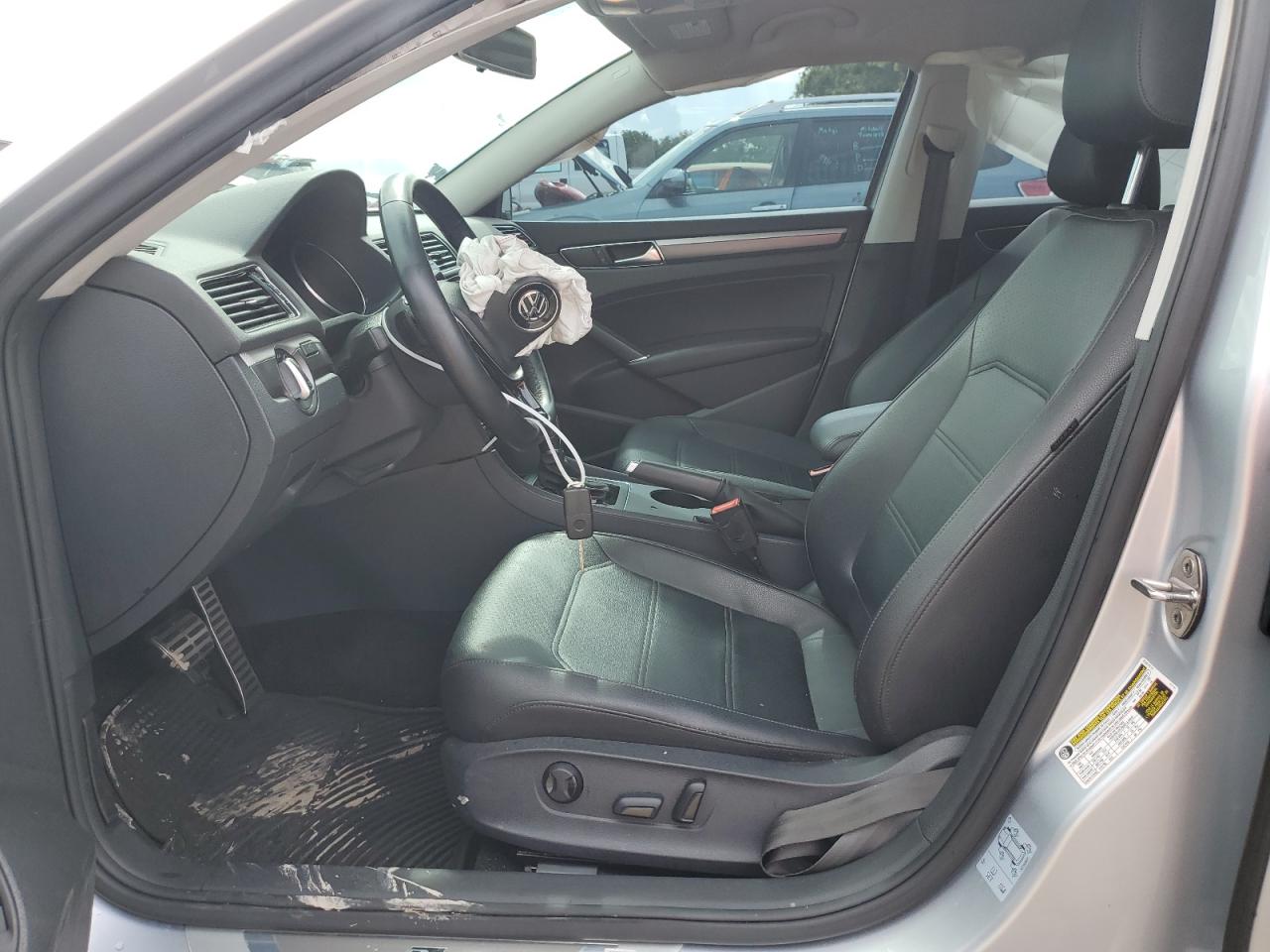 1VWAA7A31JC050373 2018 Volkswagen Passat S