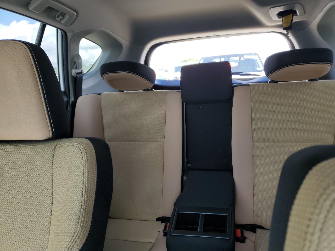 JTMWFREV6HJ120442 2017 Toyota Rav4 Xle