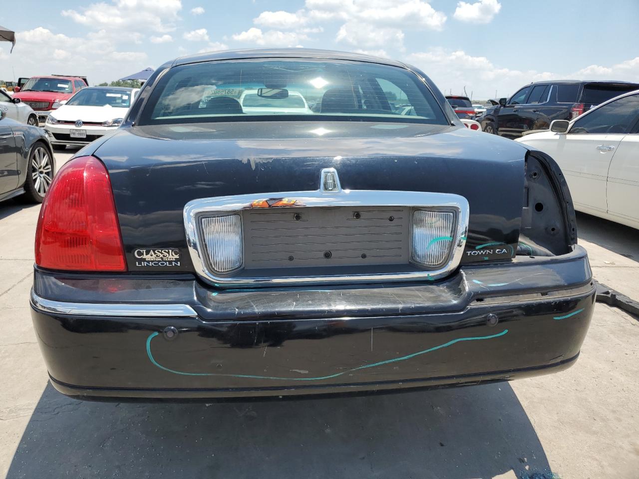 1LNHM82W25Y654252 2005 Lincoln Town Car Signature Limited