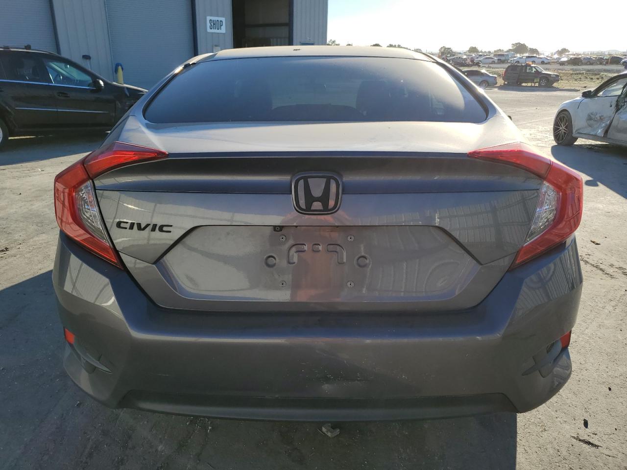 2018 Honda Civic Lx vin: 2HGFC2F57JH520579
