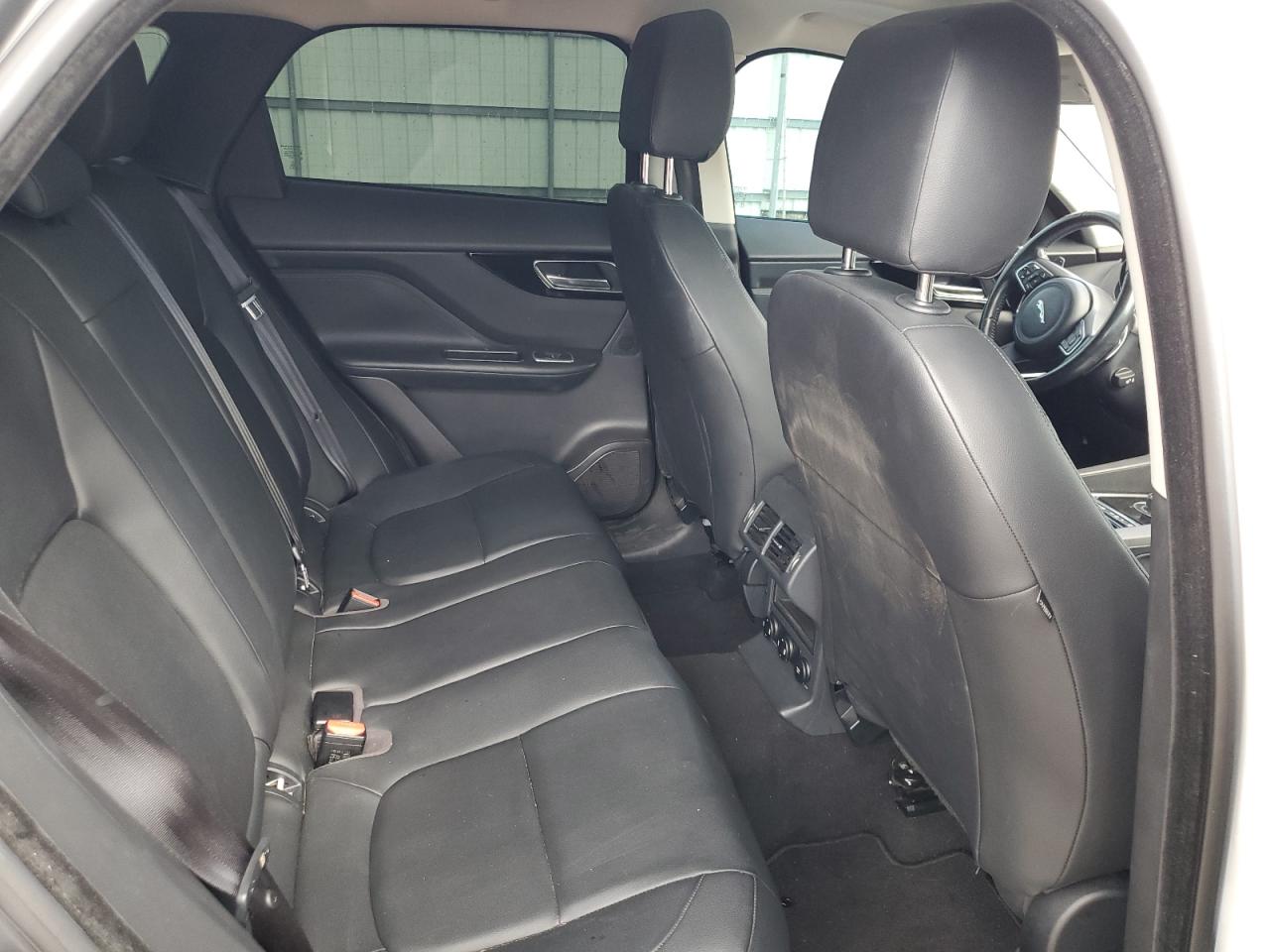 SADCJ2FX8JA290496 2018 Jaguar F-Pace Premium