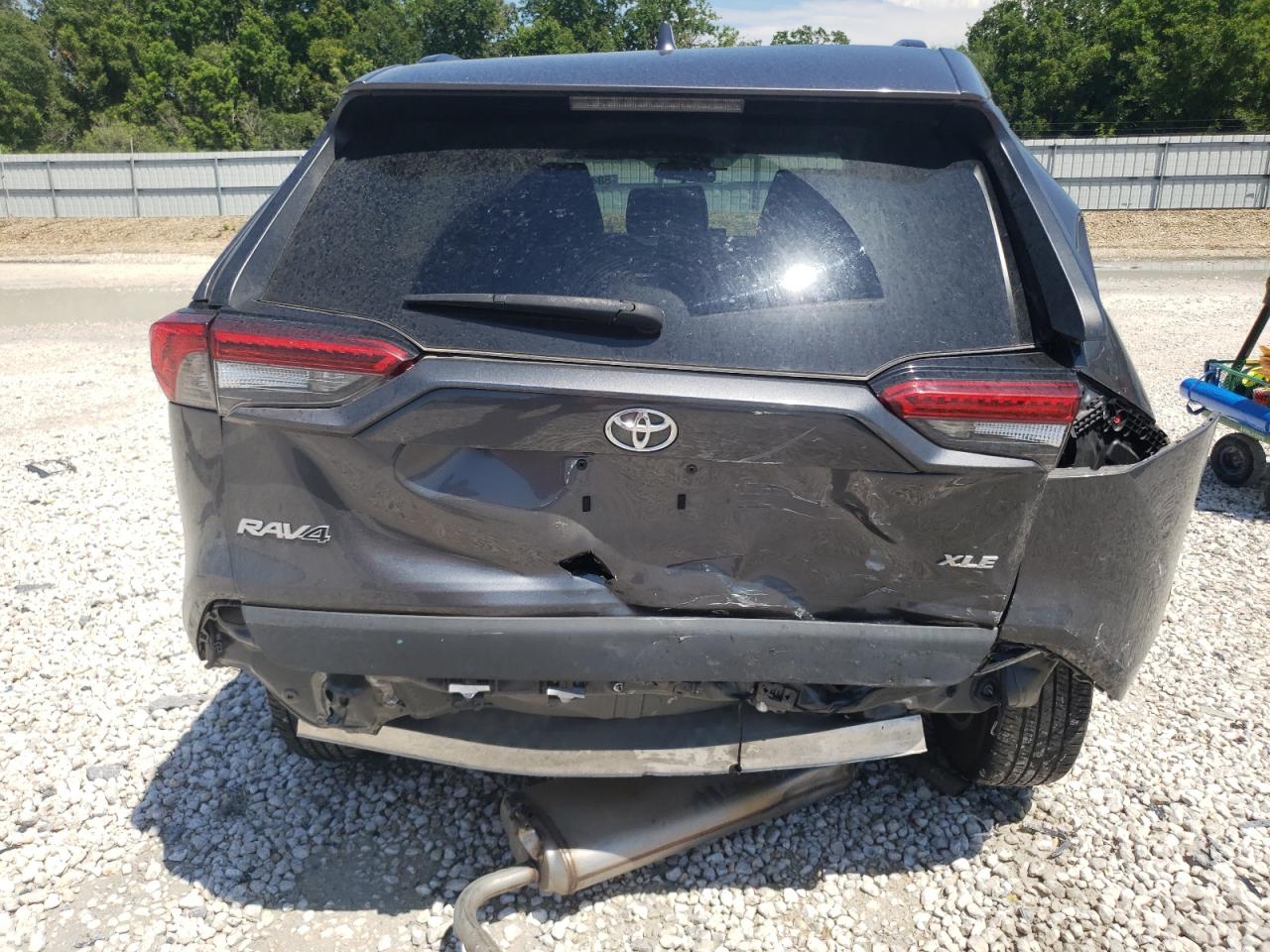 2T3W1RFV9MC162064 2021 Toyota Rav4 Xle