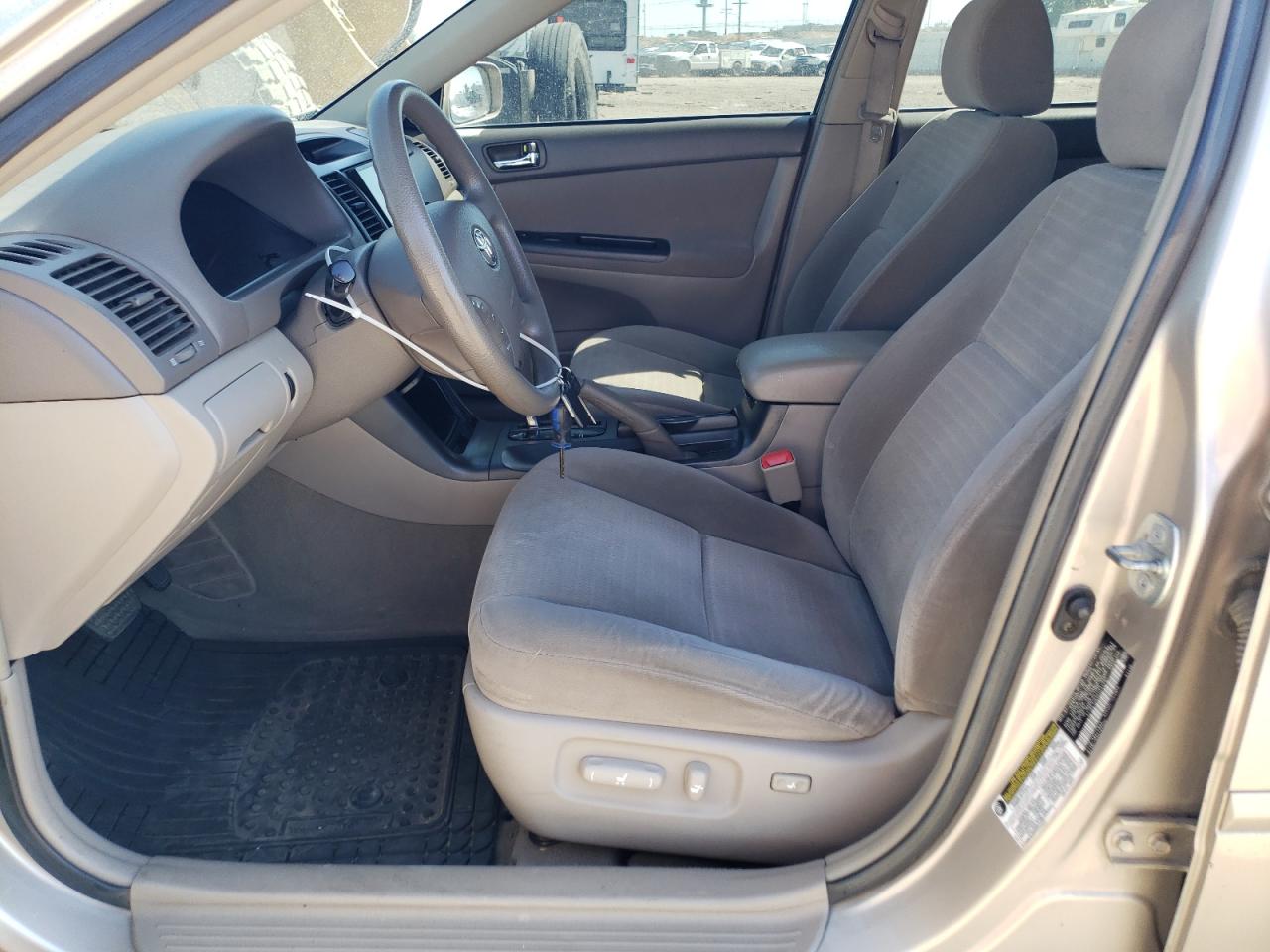 4T1BE32K95U504987 2005 Toyota Camry Le