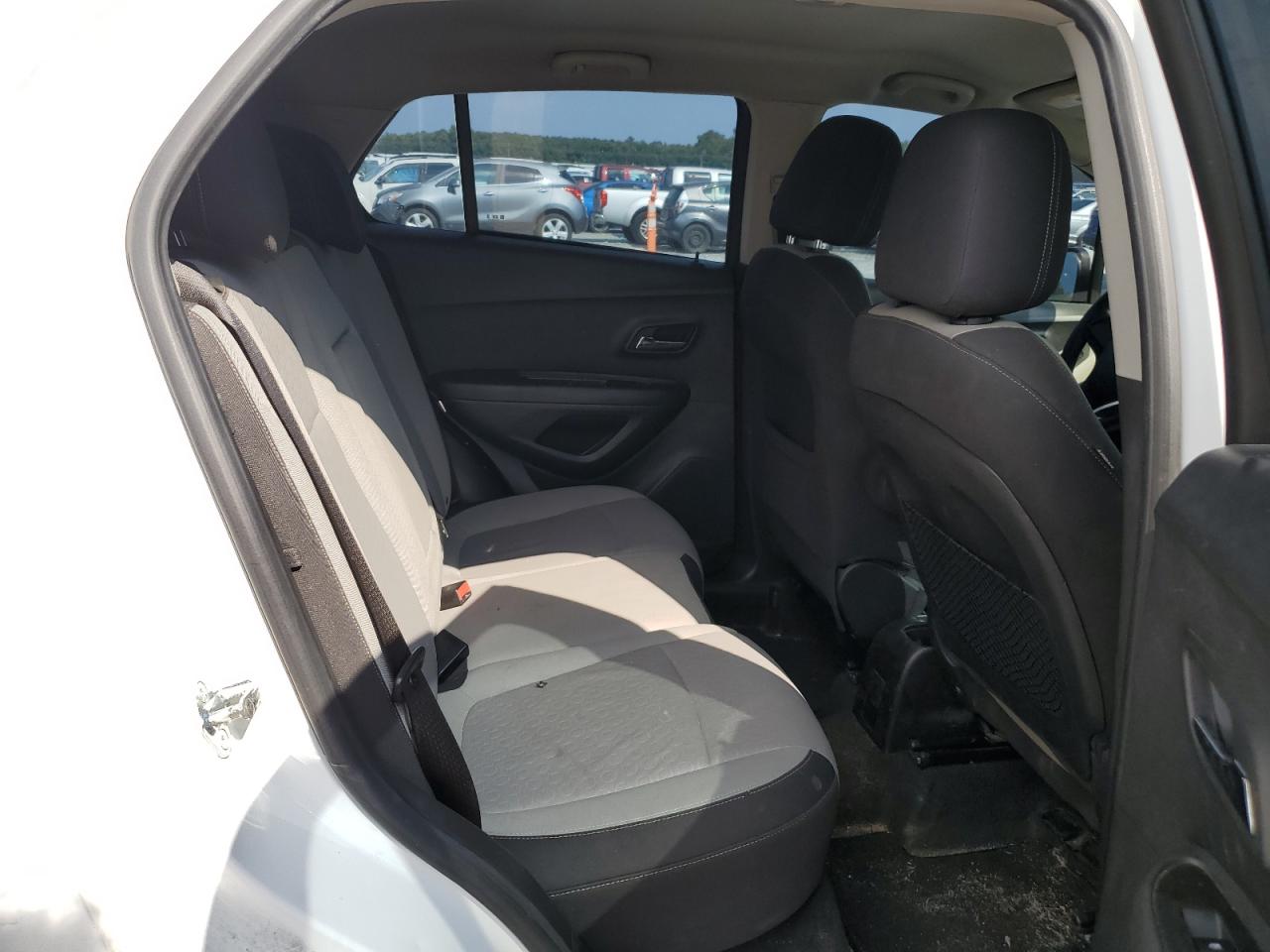 KL7CJKSB2FB085857 2015 Chevrolet Trax Ls