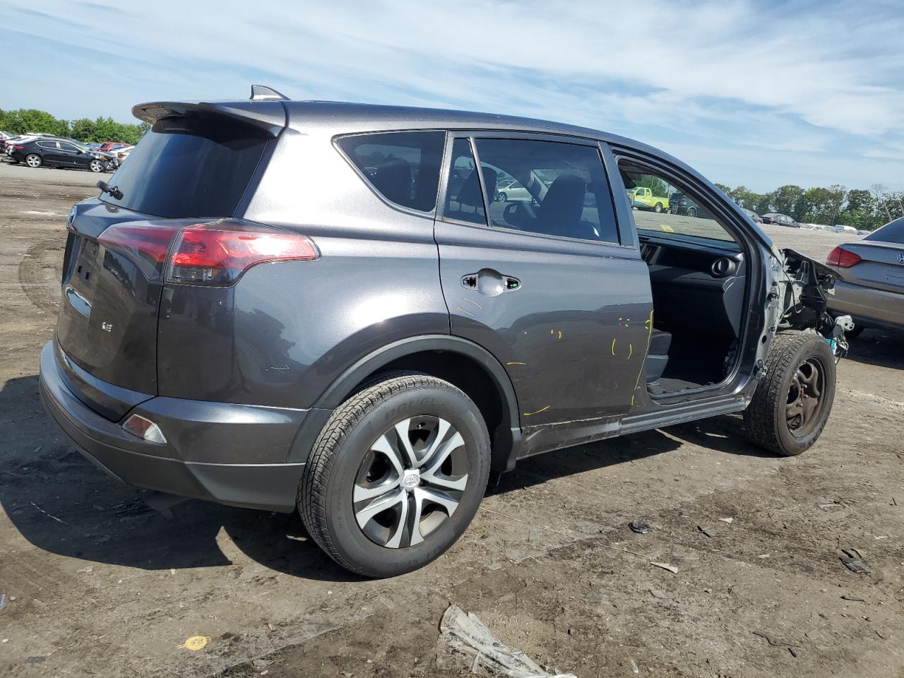 2018 Toyota Rav4 Le vin: JTMZFREV4JJ177287