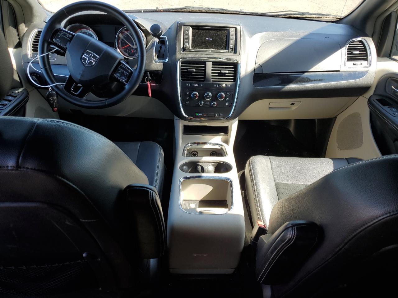 2C4RDGCG6JR242053 2018 Dodge Grand Caravan Sxt