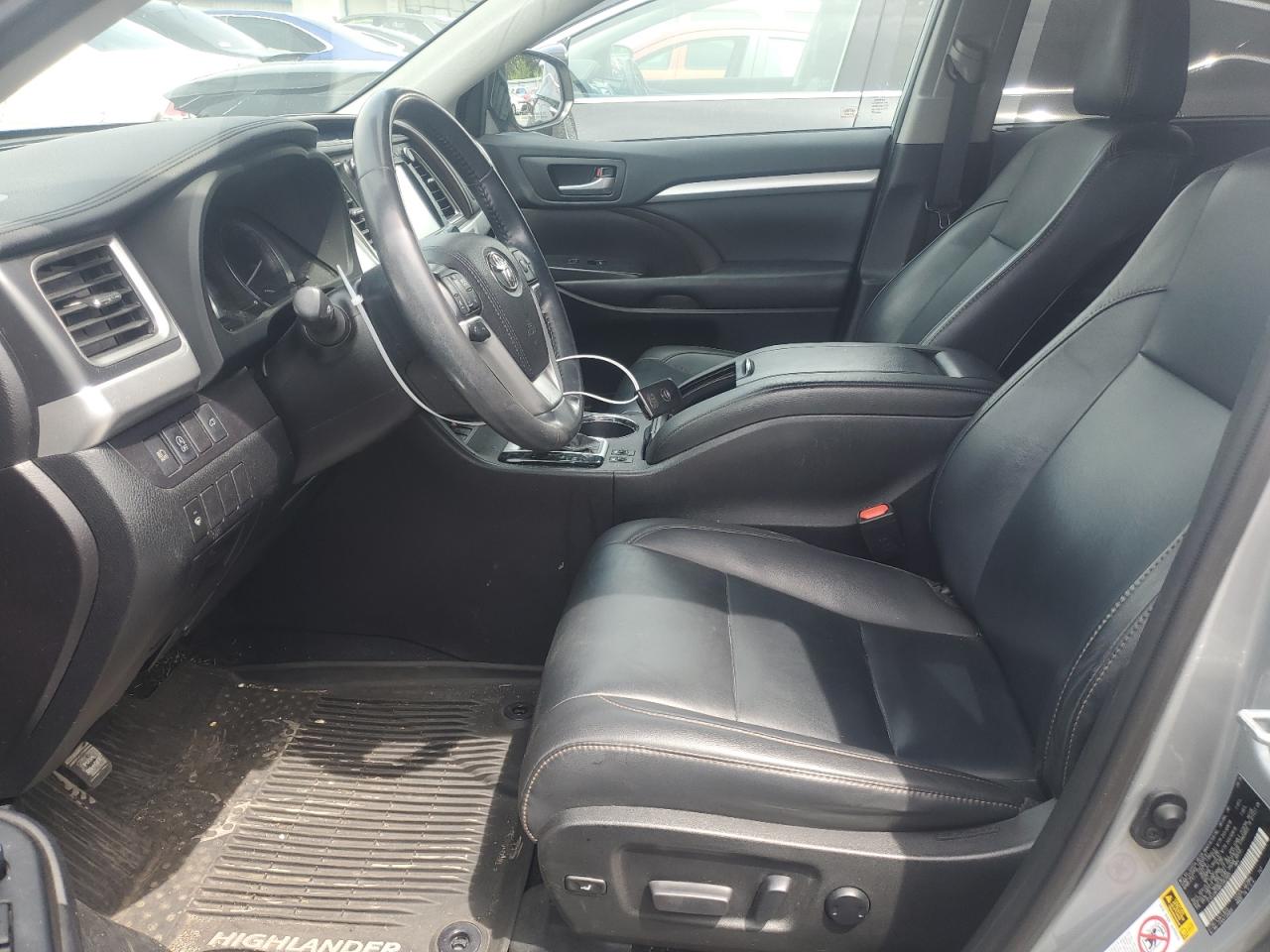 5TDJZRFH6KS562805 2019 Toyota Highlander Se