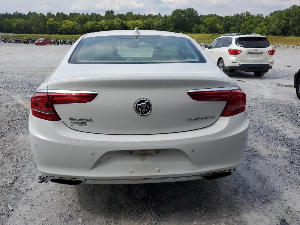 1G4ZP5SS7HU130372 2017 Buick Lacrosse Essence