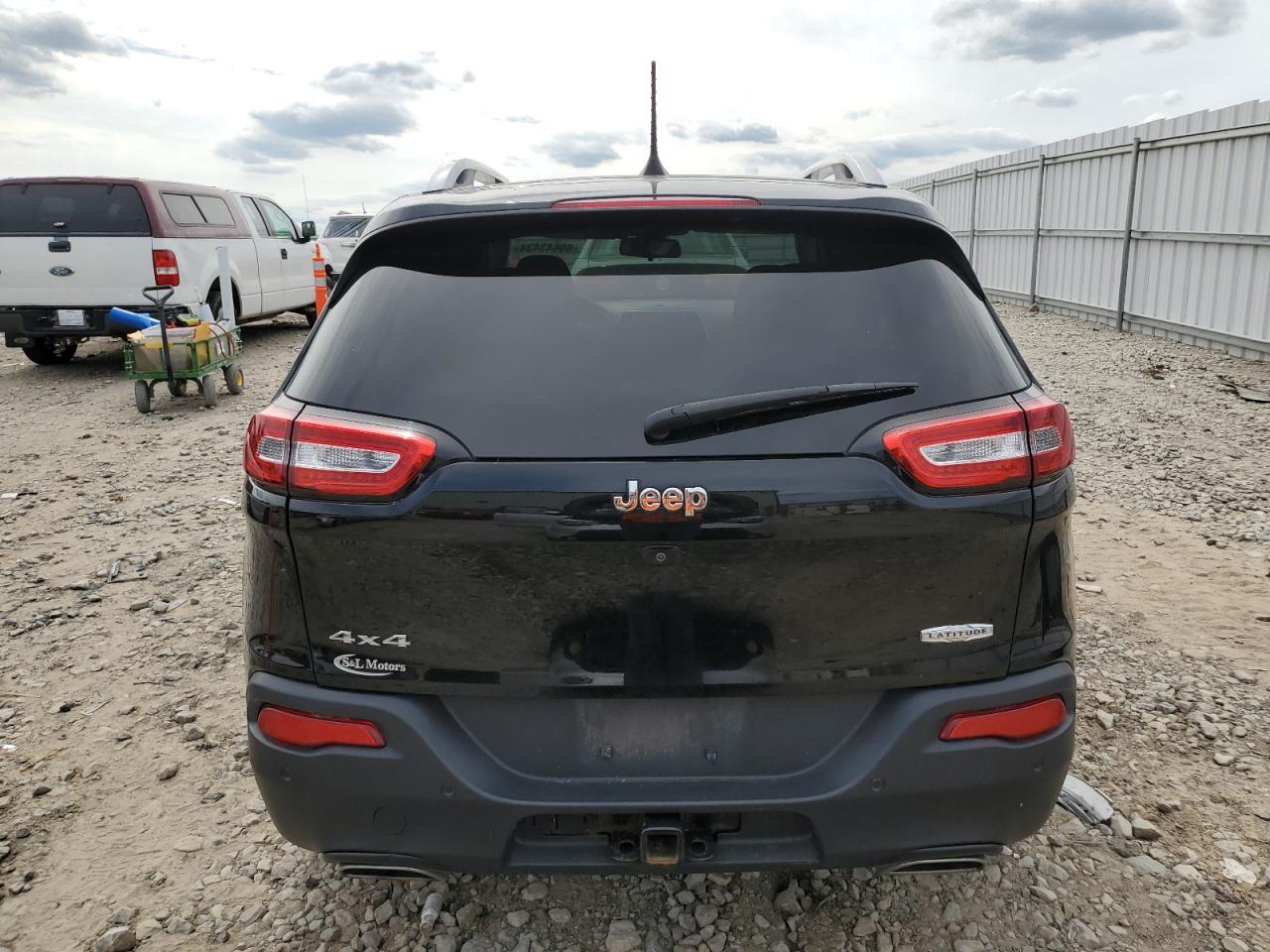 1C4PJMCS5HW622635 2017 Jeep Cherokee Latitude