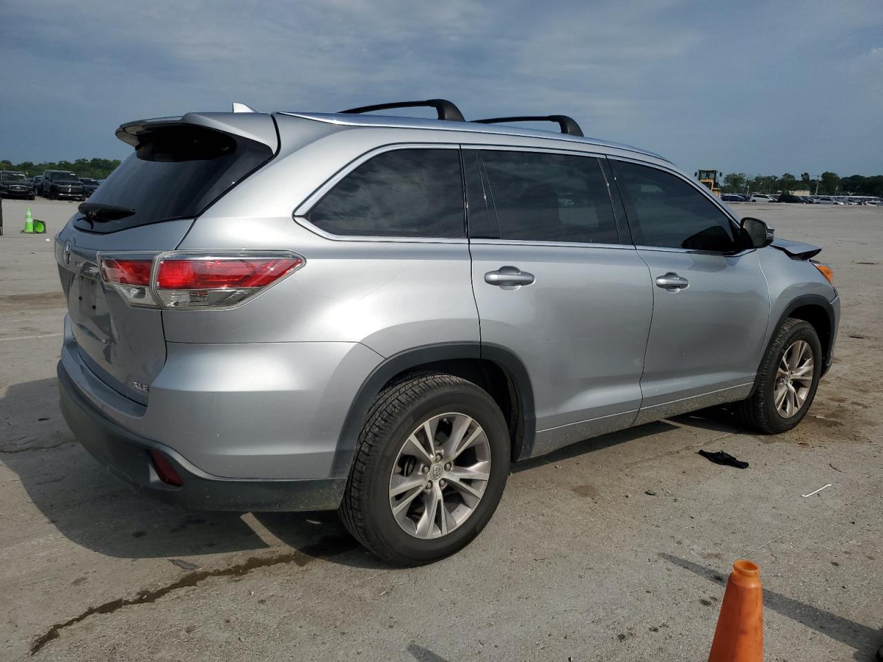 5TDKKRFH7FS101000 2015 Toyota Highlander Xle