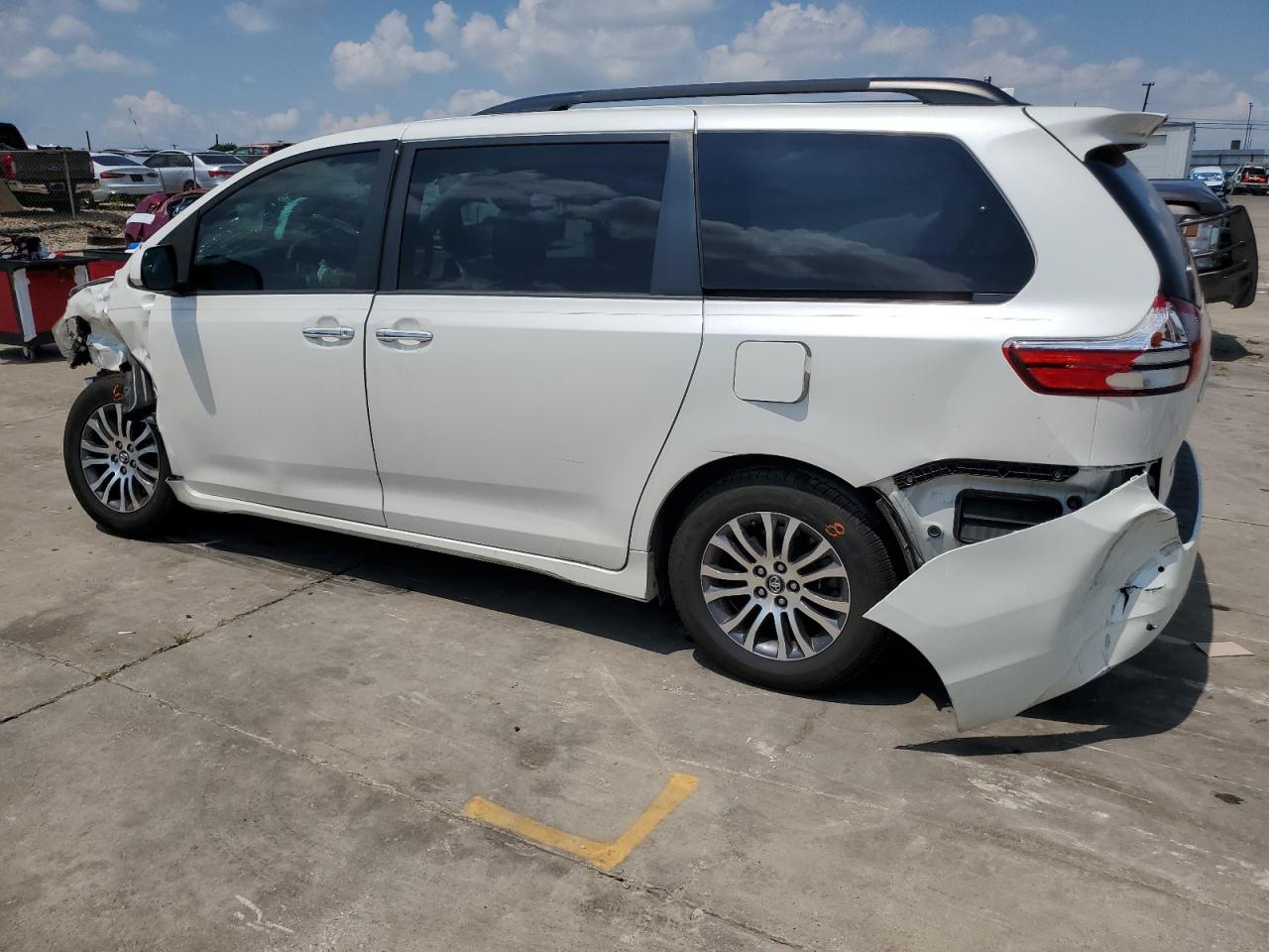 2018 Toyota Sienna Xle vin: 5TDYZ3DC3JS927622