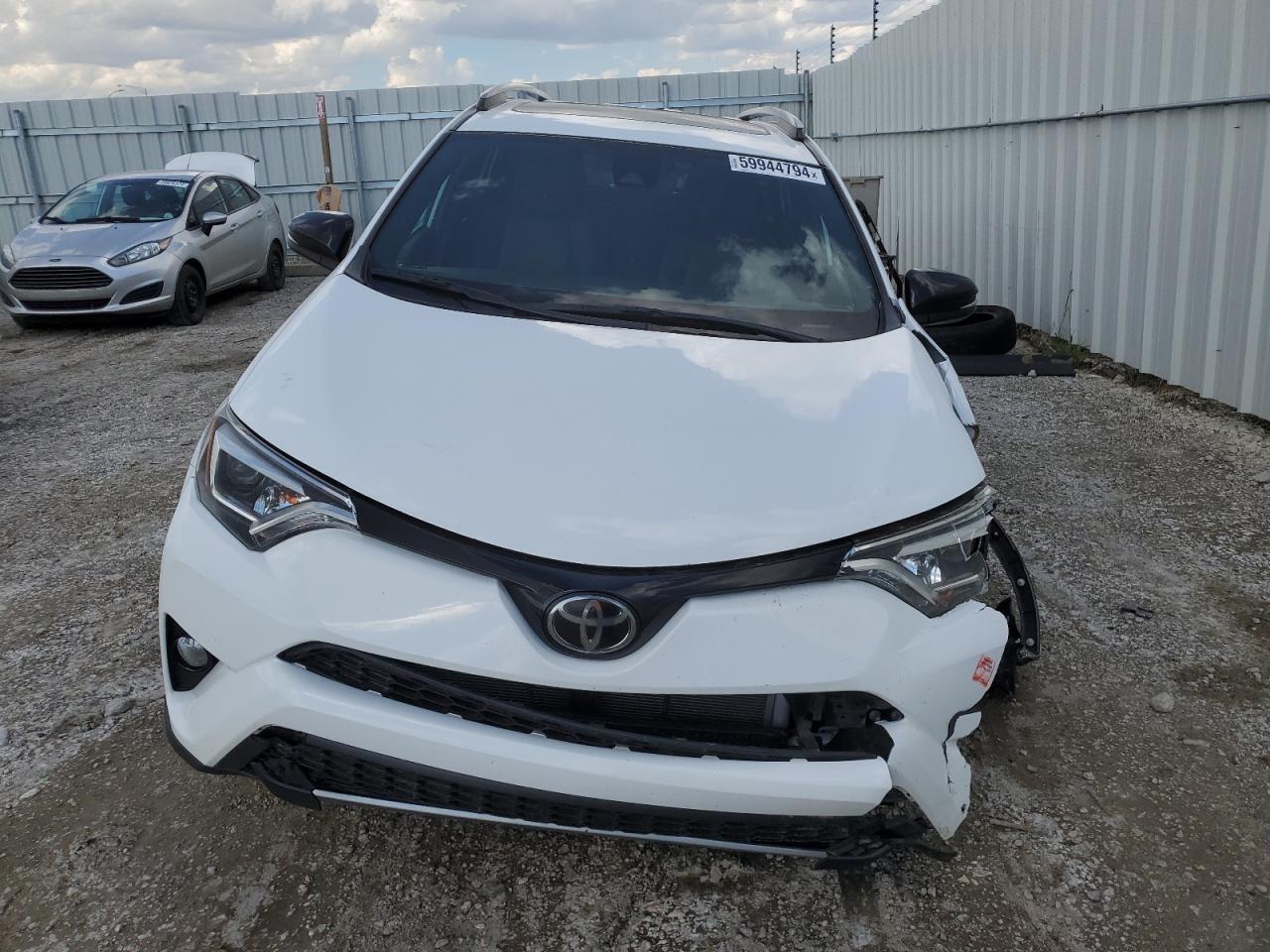 2T3JFREV0HW627462 2017 Toyota Rav4 Se