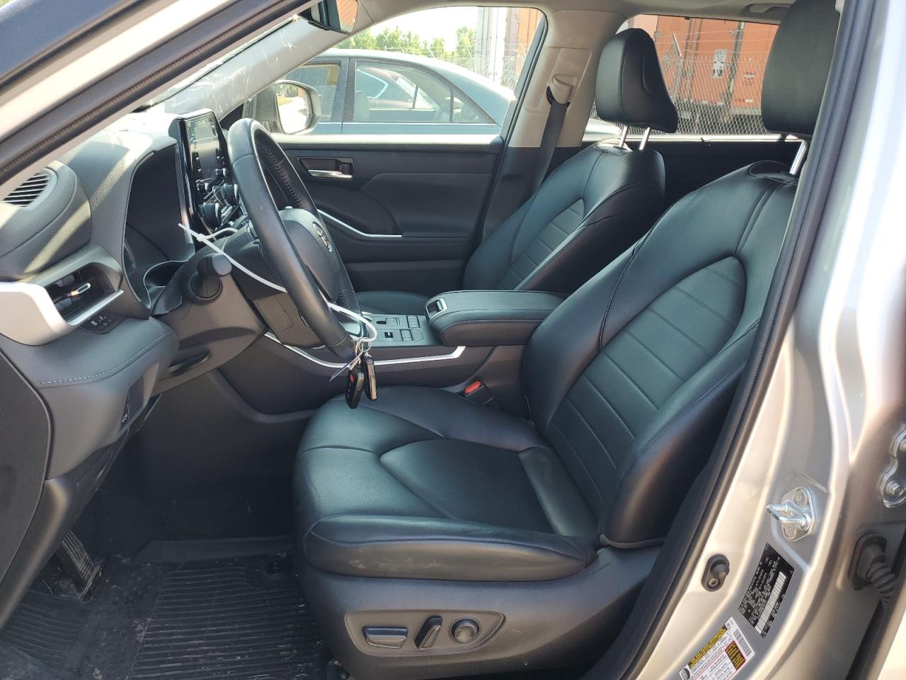 5TDGZRBH9NS191157 2022 Toyota Highlander Xle