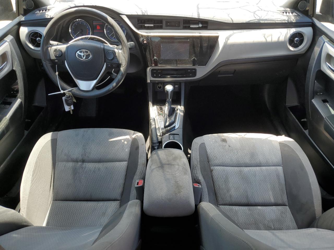 2018 Toyota Corolla L vin: 5YFBURHEXJP743323