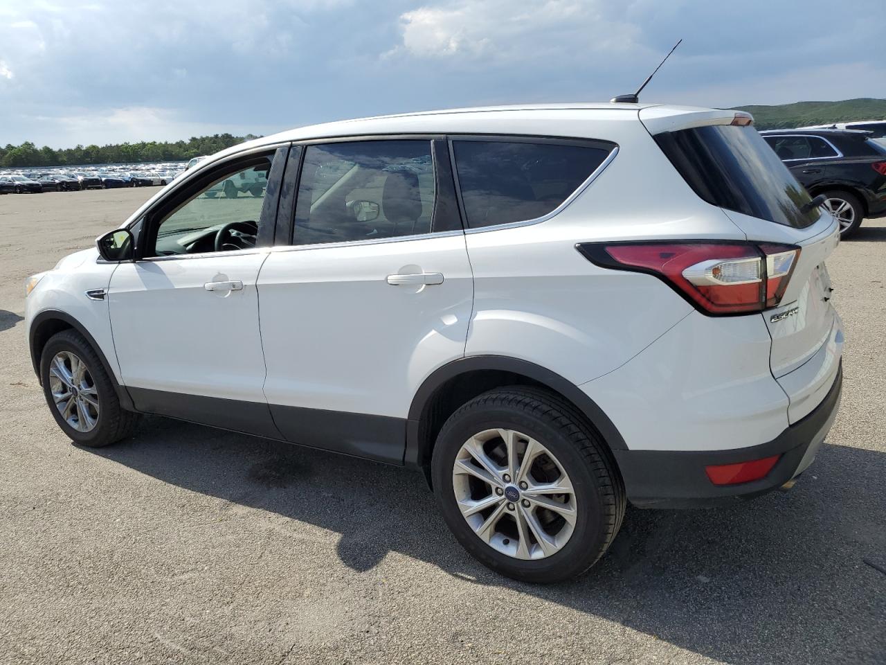 1FMCU9GD3HUF00099 2017 Ford Escape Se