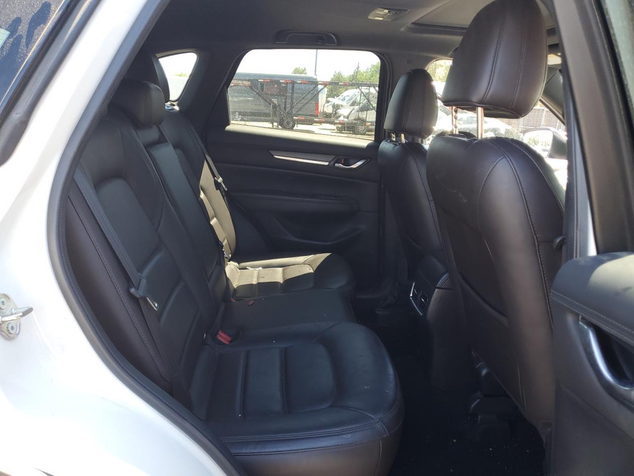 JM3KFBEY4K0595656 2019 Mazda Cx-5 Signature