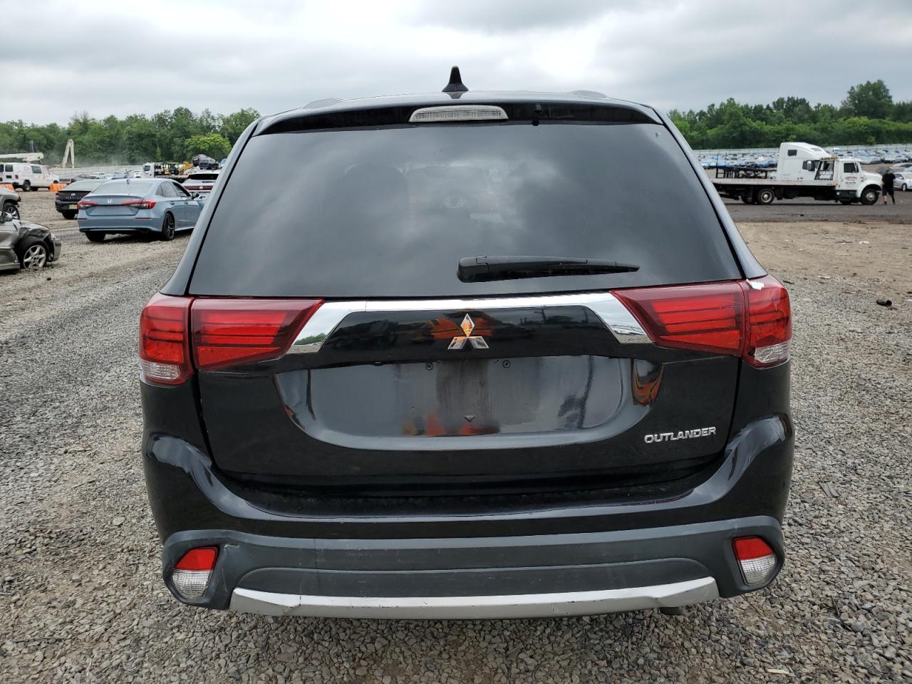 JA4AD2A3XHZ036325 2017 Mitsubishi Outlander Es