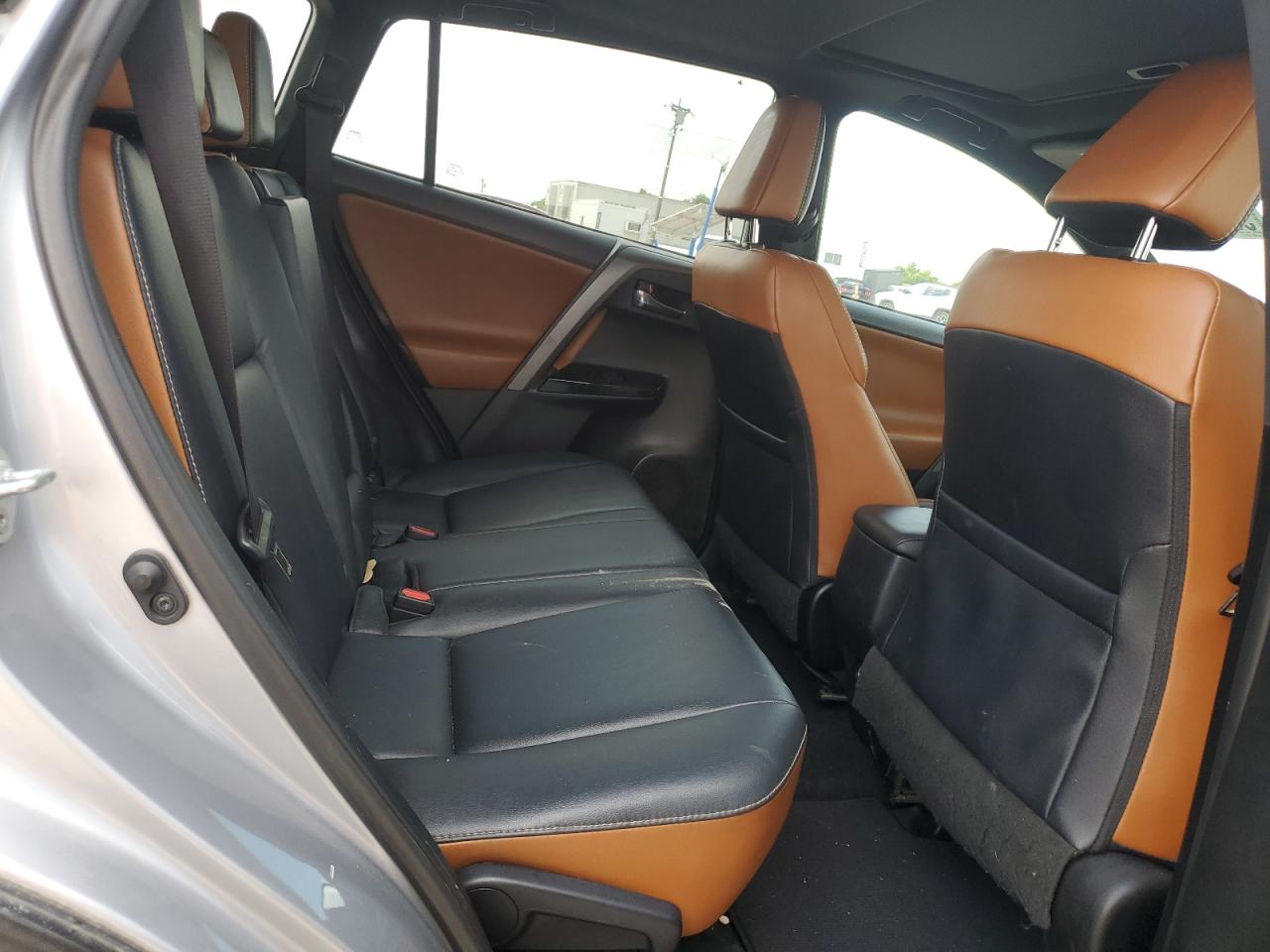 2T3JFREV1HW568972 2017 Toyota Rav4 Se