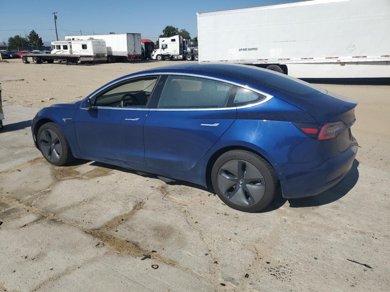 2018 Tesla Model 3 vin: 5YJ3E1EA2JF160292