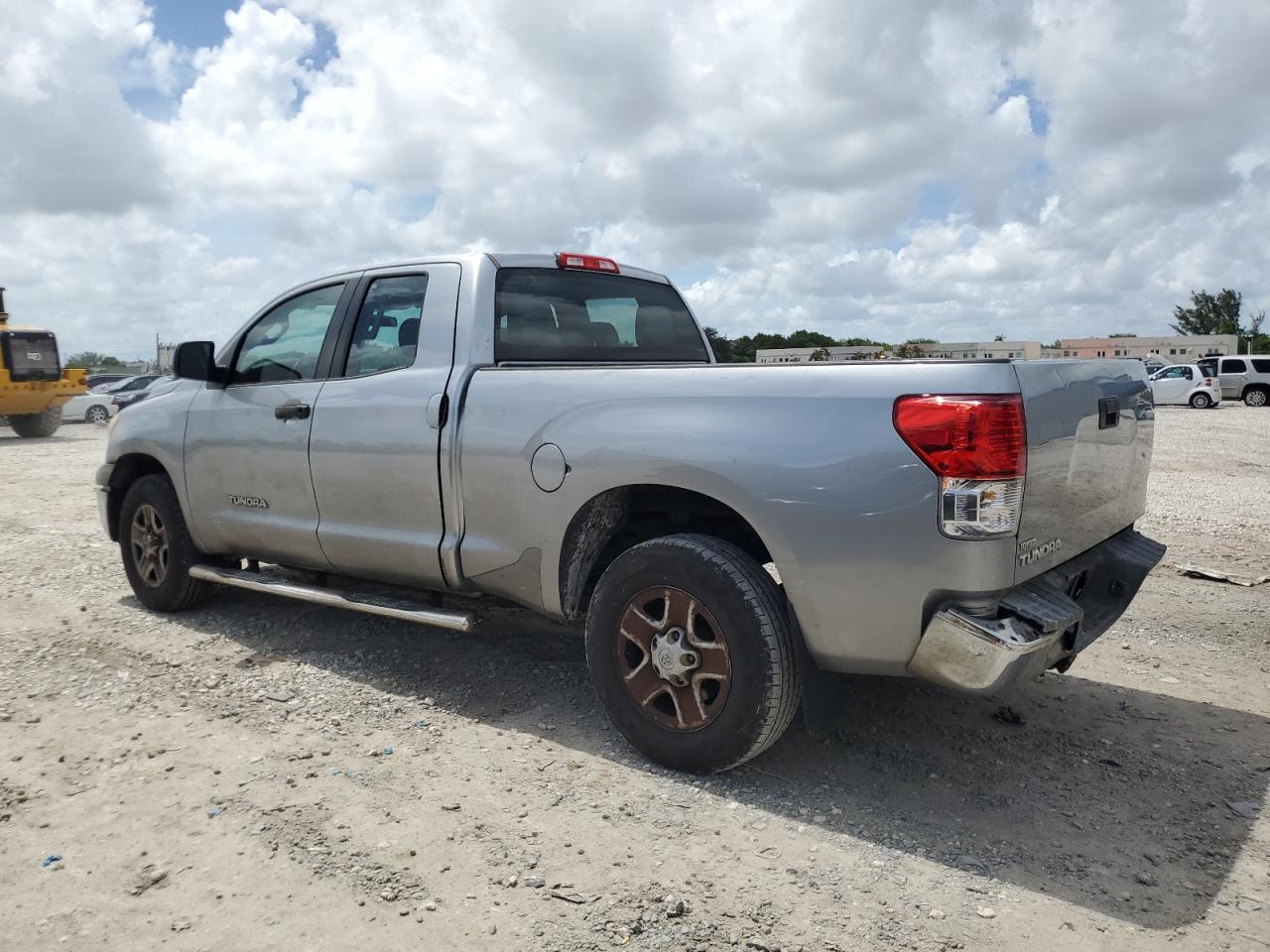 2013 Toyota Tundra Double Cab Sr5 vin: 5TFRU5F17DX028948