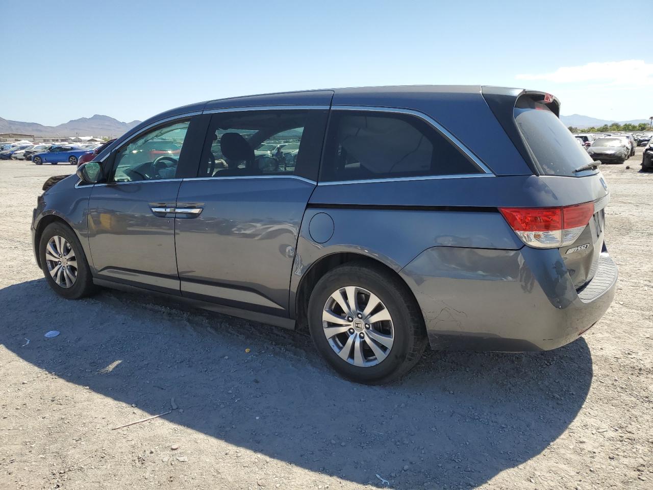 2016 Honda Odyssey Se vin: 5FNRL5H30GB136828