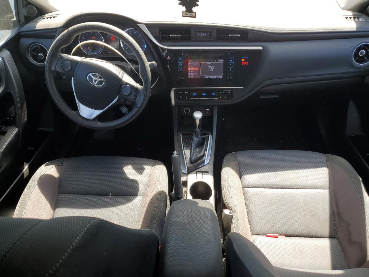 2018 Toyota Corolla L vin: 5YFBURHE3JP798647