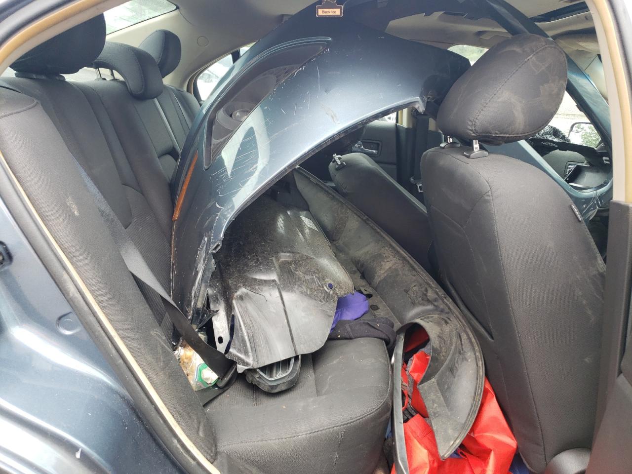 3FAHP0HG2BR217008 2011 Ford Fusion Se