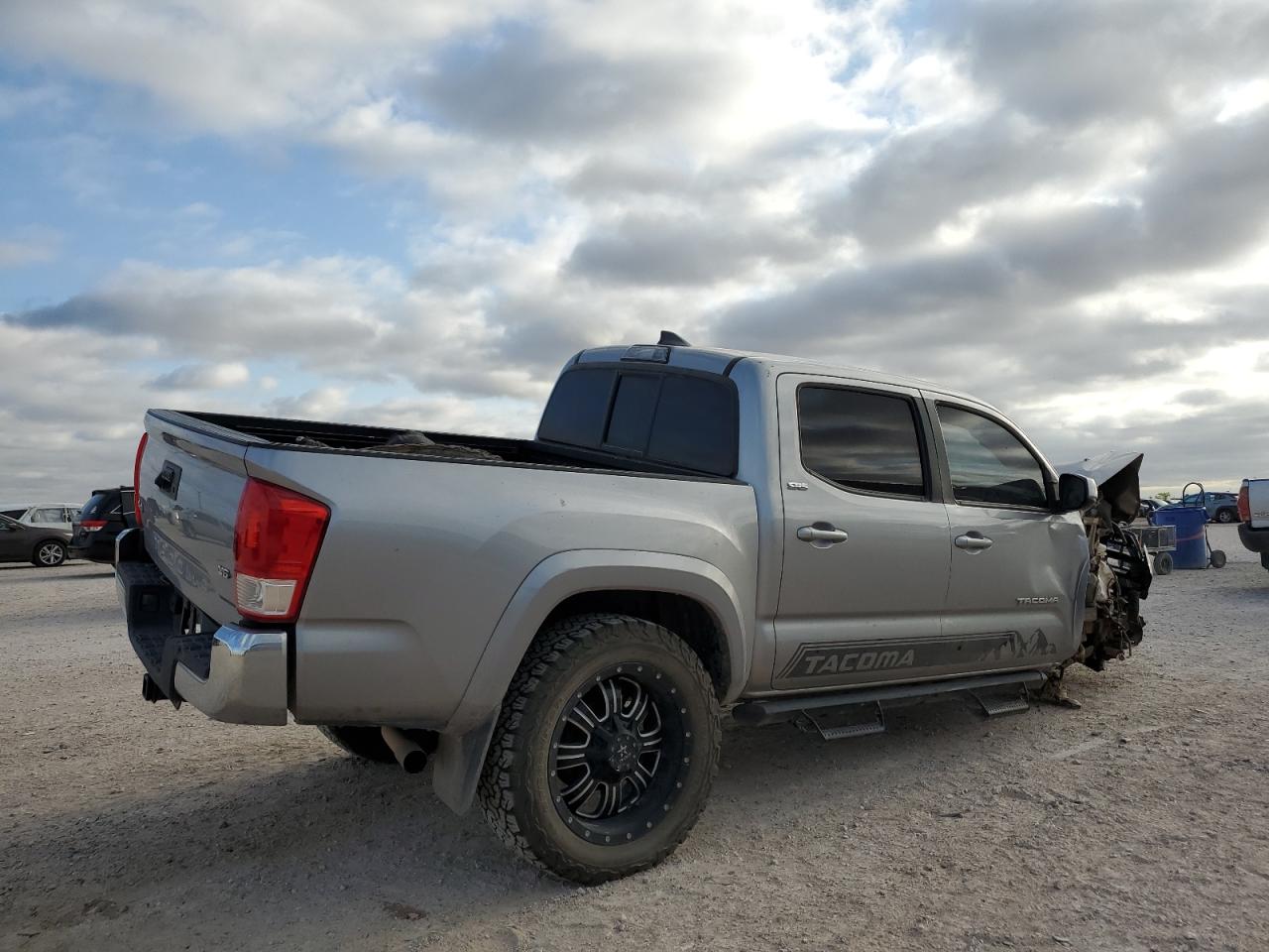 2017 Toyota Tacoma Double Cab vin: 5TFCZ5AN0HX078811