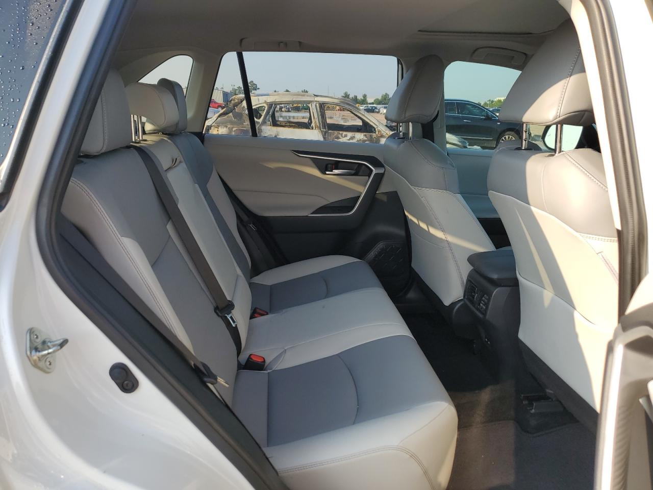 JTMC1RFV1NJ024052 2022 Toyota Rav4 Xle Premium