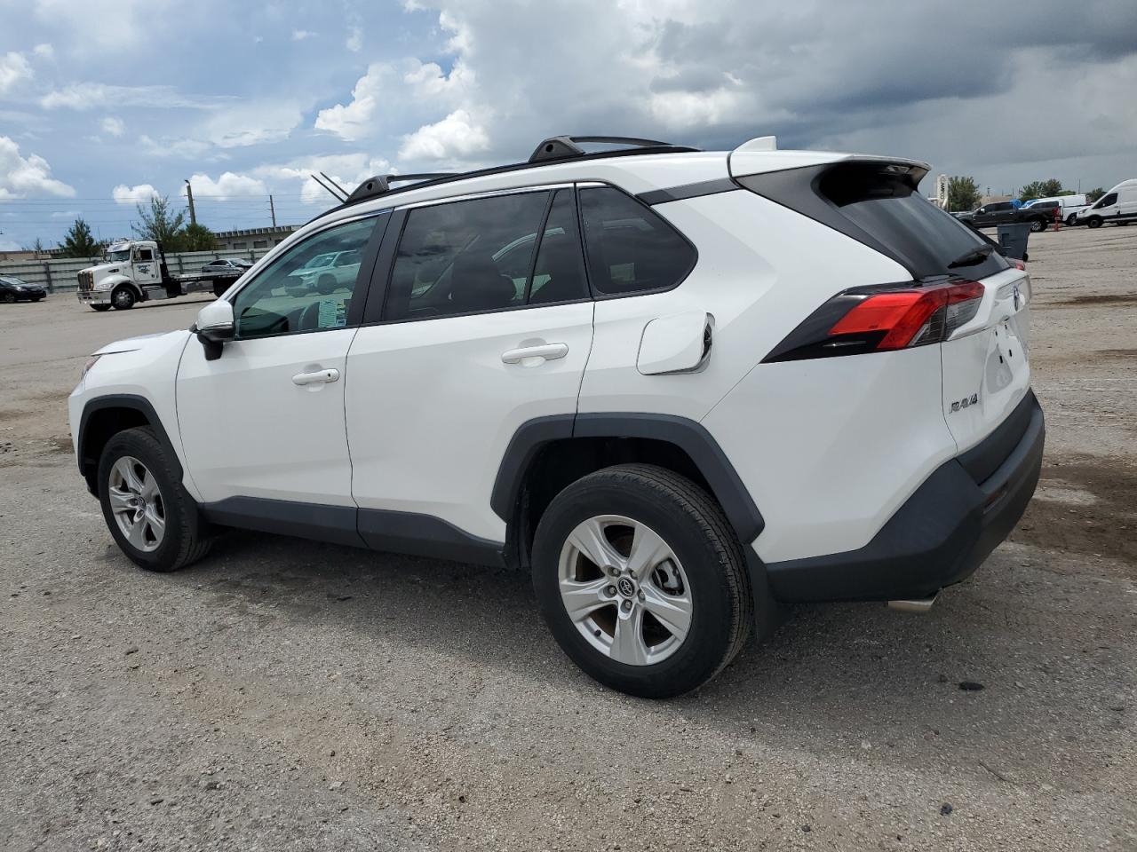 2021 Toyota Rav4 Xle vin: 2T3W1RFV1MW107106