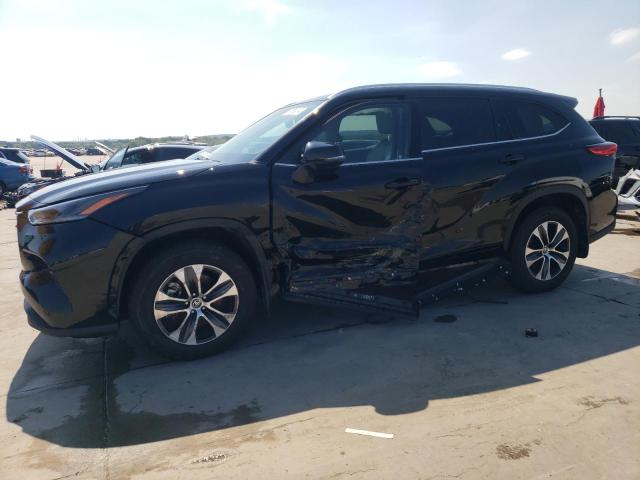 VIN 5TDGZRBH7MS070562 2021 Toyota Highlander, Xle no.1