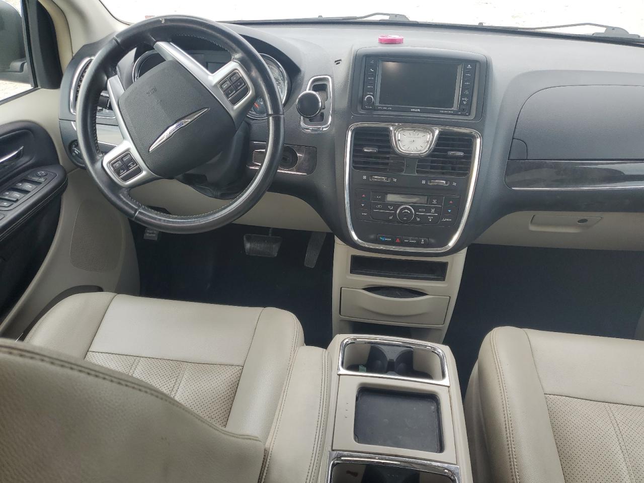 2A4RR8DG8BR634582 2011 Chrysler Town & Country Touring L