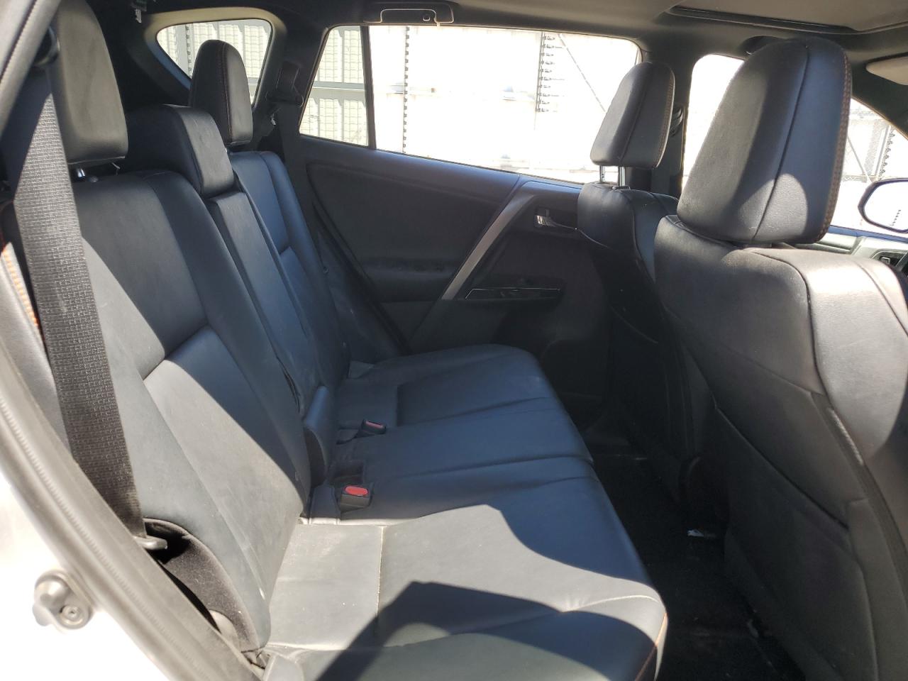 2T3JFREV8HW573148 2017 Toyota Rav4 Se